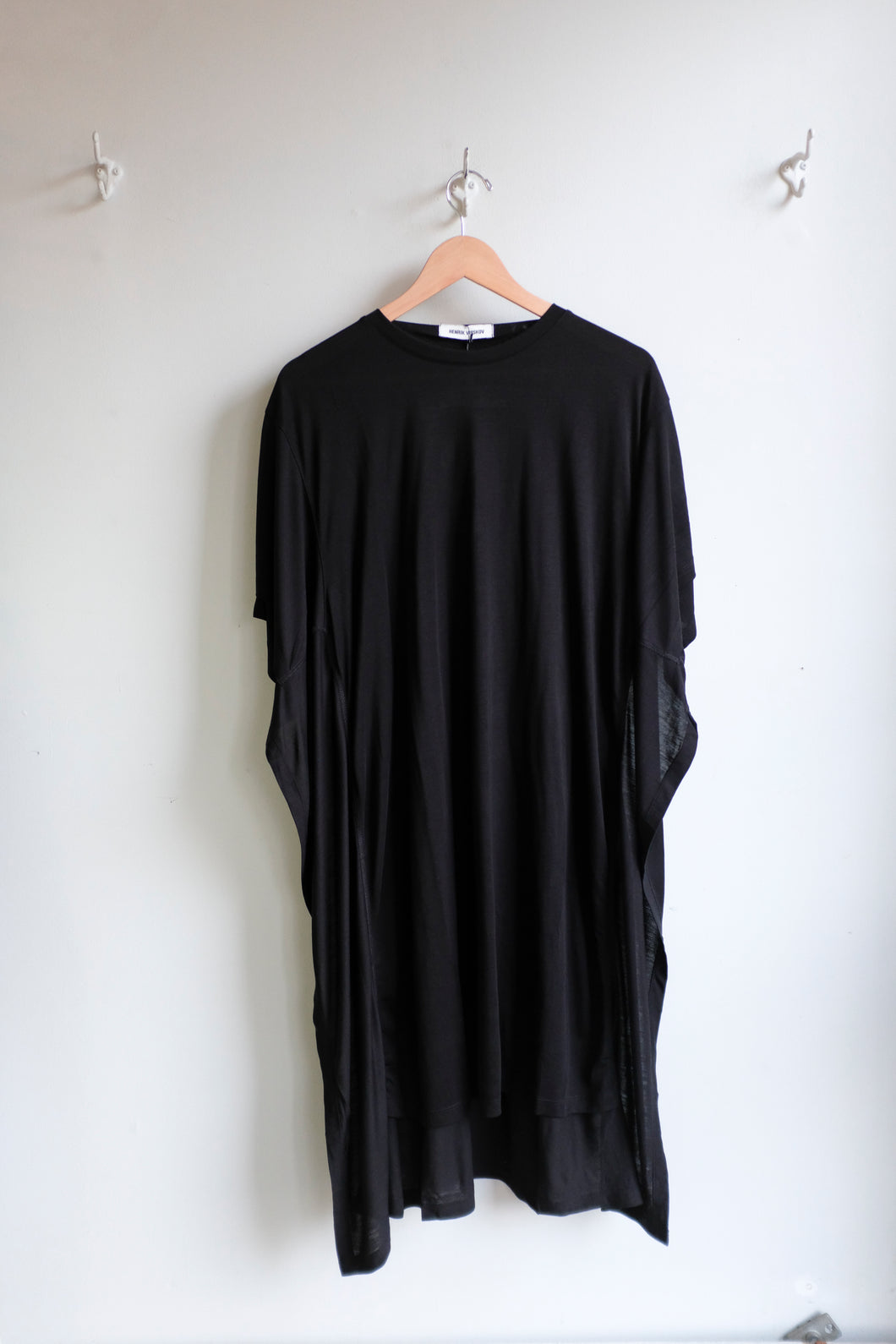 henrik Vibskov -Knuckle Long Tee - Black - flat front