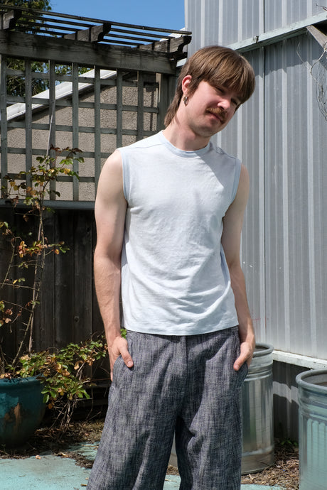 Homecore - Tom Linen T-Shirt - Pastel Blue - on male model - front