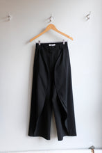 Load image into Gallery viewer, henrik Vibskov - Shape Pants - Black - flat front
