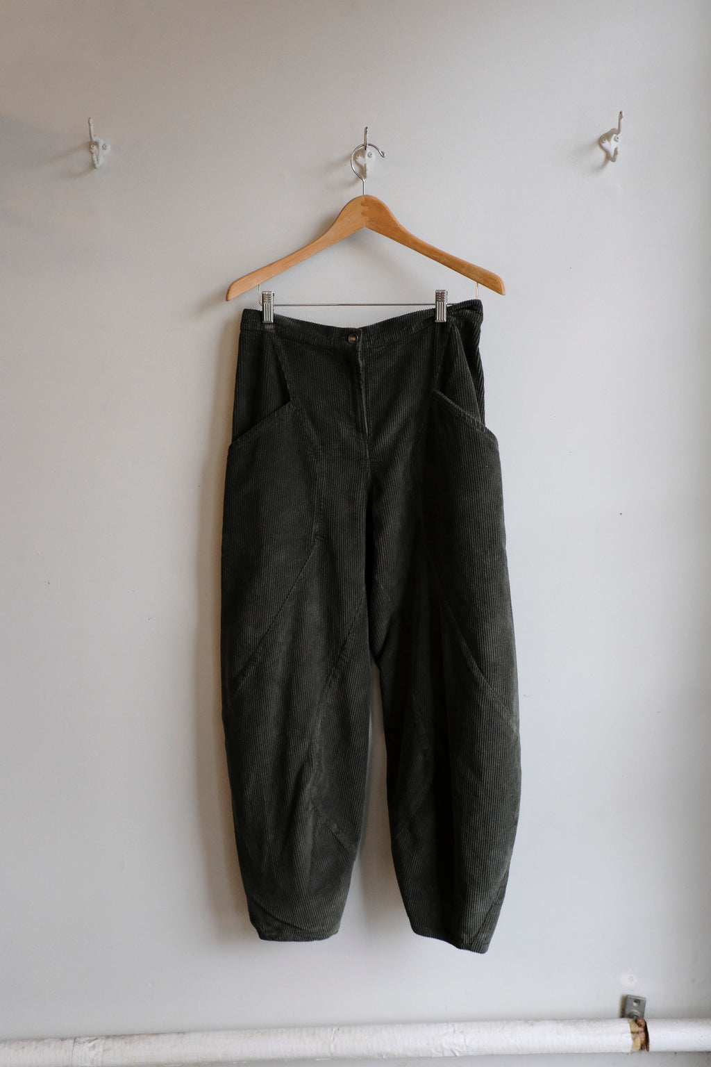 henrik vibskov - Digi Corduroy Pant - Duffle Bag - flat front