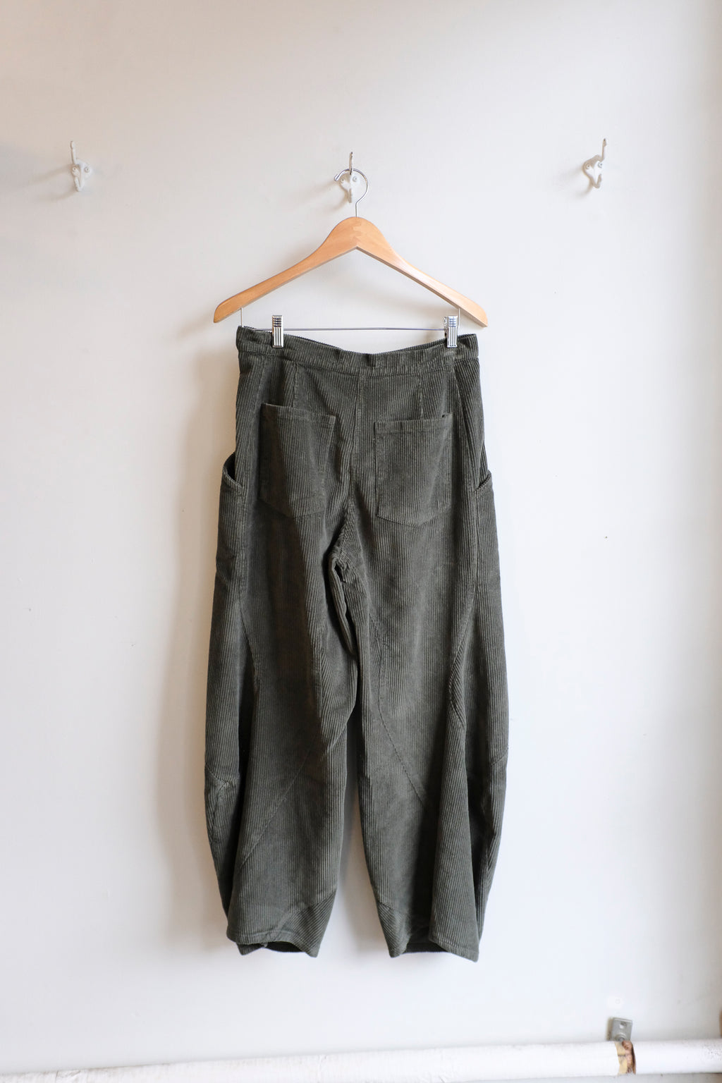 henrik vibskov - Digi Corduroy Pant - Duffle Bag - flat back