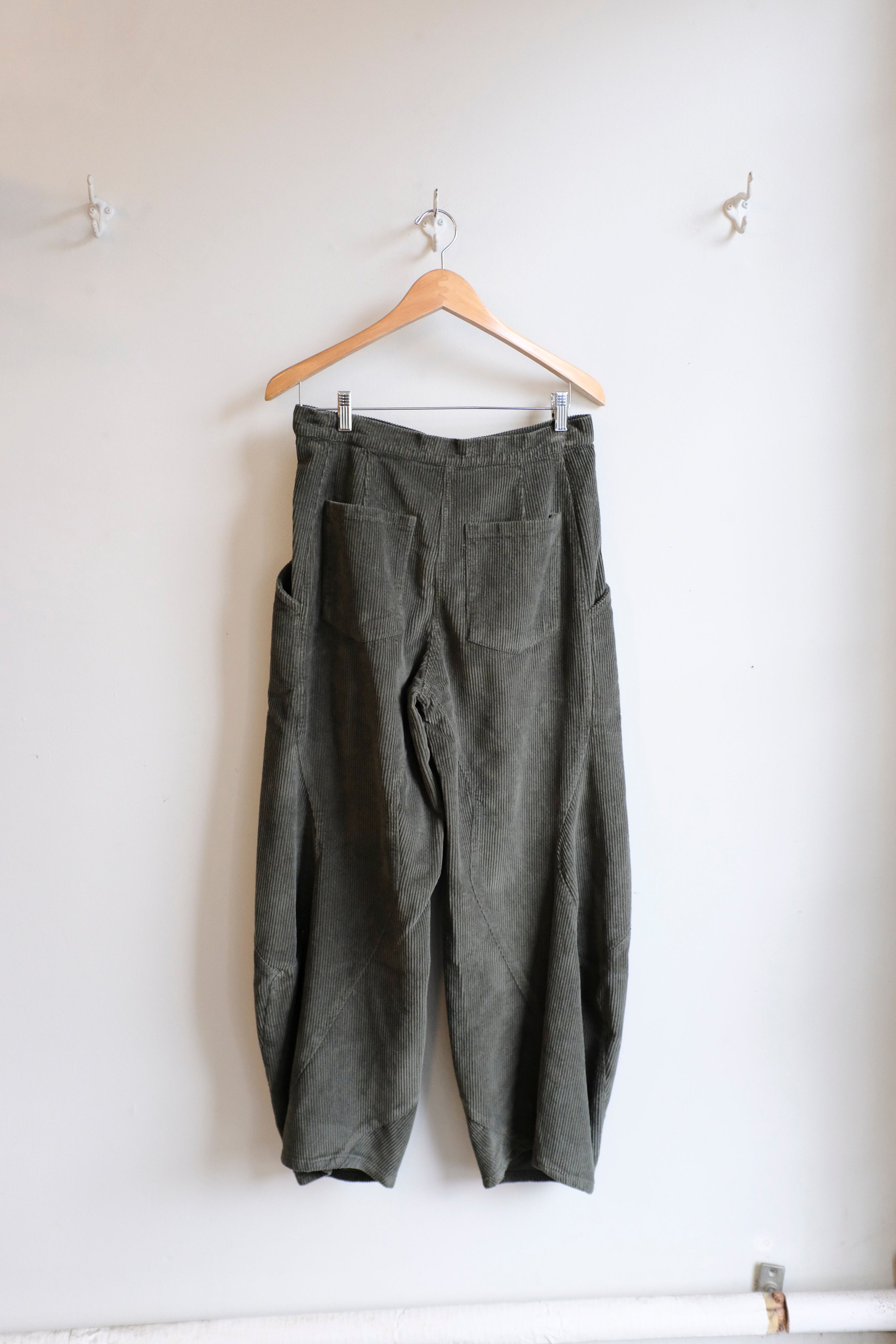 henrik vibskov - Digi Corduroy Pant - Duffle Bag - flat back