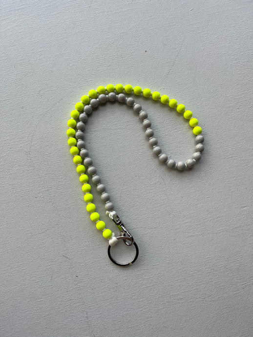 ina seifart - Perlen Long Keyholder - neon yellow and light grey beads, white ribbon