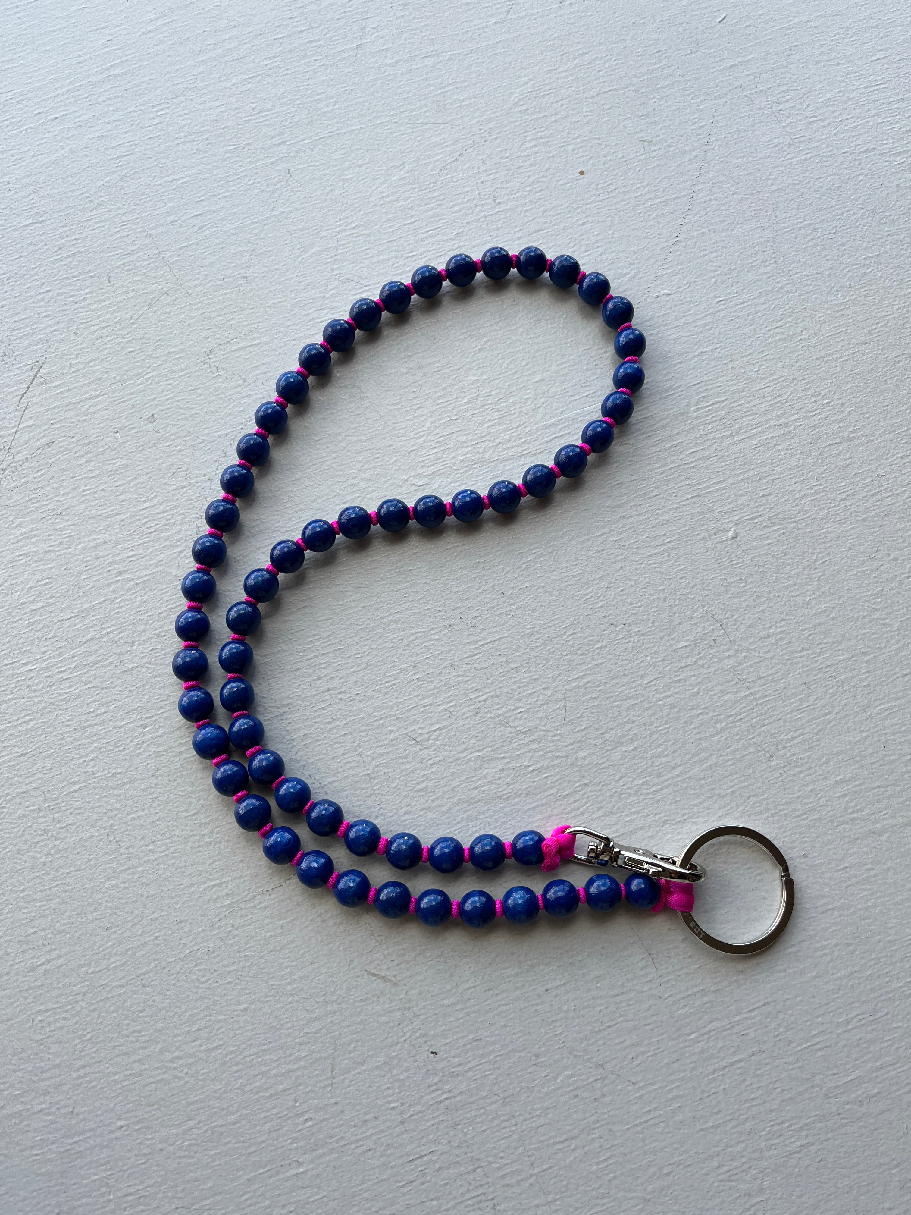 ina seifart - Perlen Long Keyholder - navy beads, fuchsia ribbon