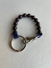 Load image into Gallery viewer, ina seifart - Perlen Short Keychain - brown beads, navy ribbon
