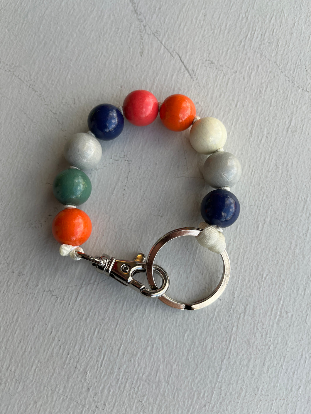 ina seifart - BIG Perlen Short Keyholder - retromix (green/grey/orange/red/navy) beads, white ribbon