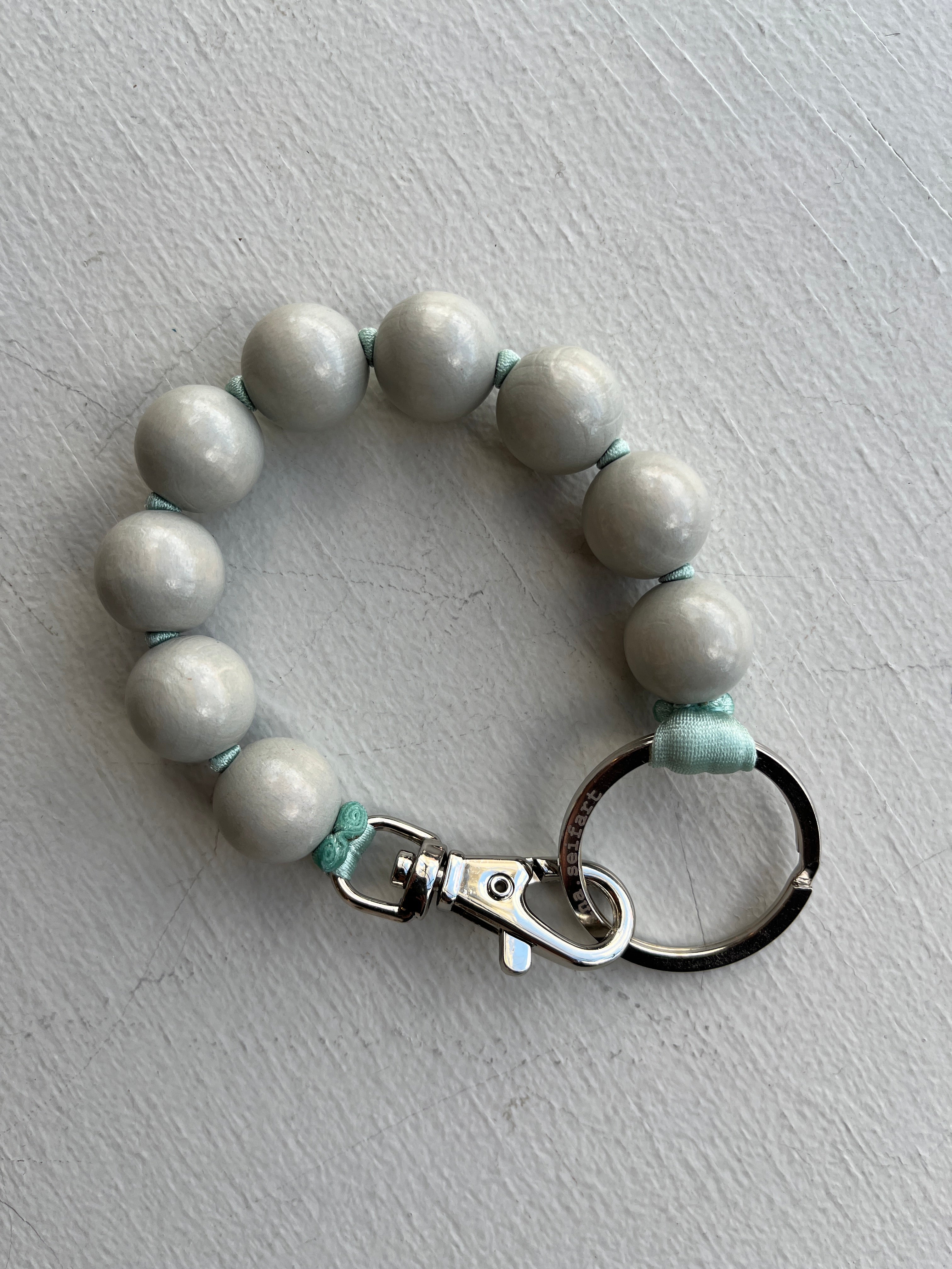 ina seifart - BIG Perlen Short Keyholder - grey beads teal ribbon