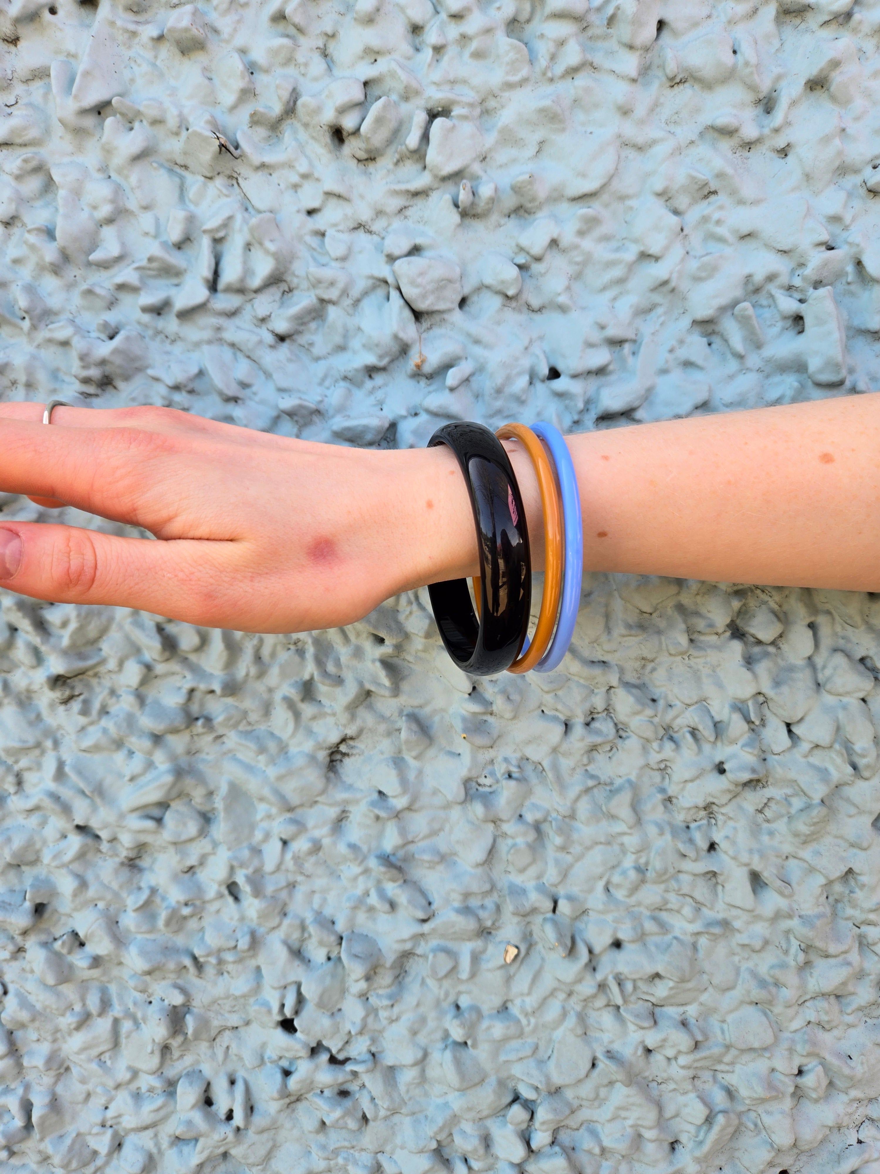 Ina Seifart - Armreifen Bracelet - Black/Sky/Mocca on model's wrist