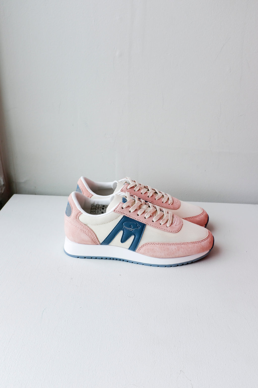 Karhu - Albatross 82 - Cameo Rose/Blue Mirage - flat side