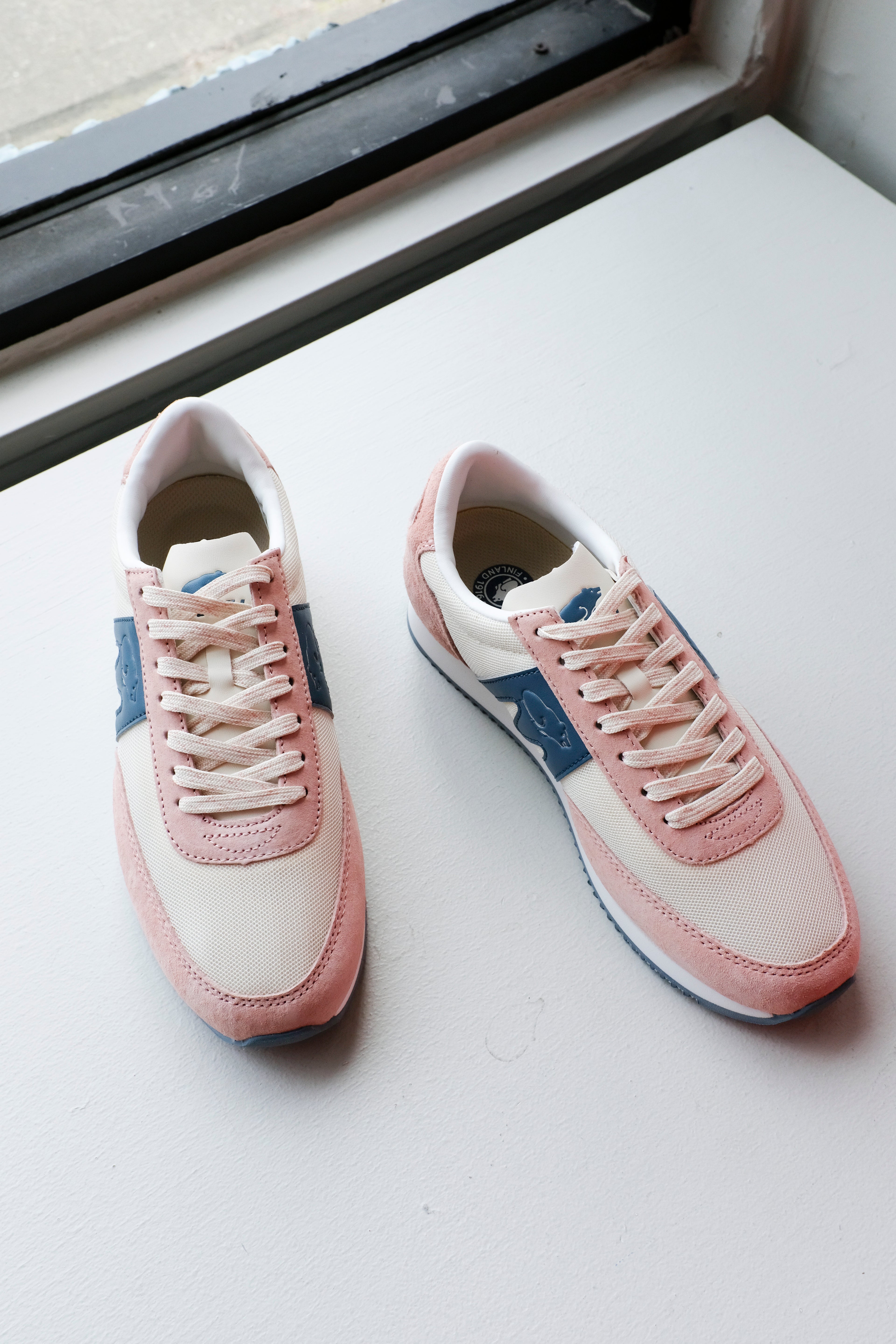 Karhu - Albatross 82 - Cameo Rose/Blue Mirage - flat front