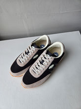 Load image into Gallery viewer, Karhu Albatross 82 Sneaker - Silver Lining/Jet Black
