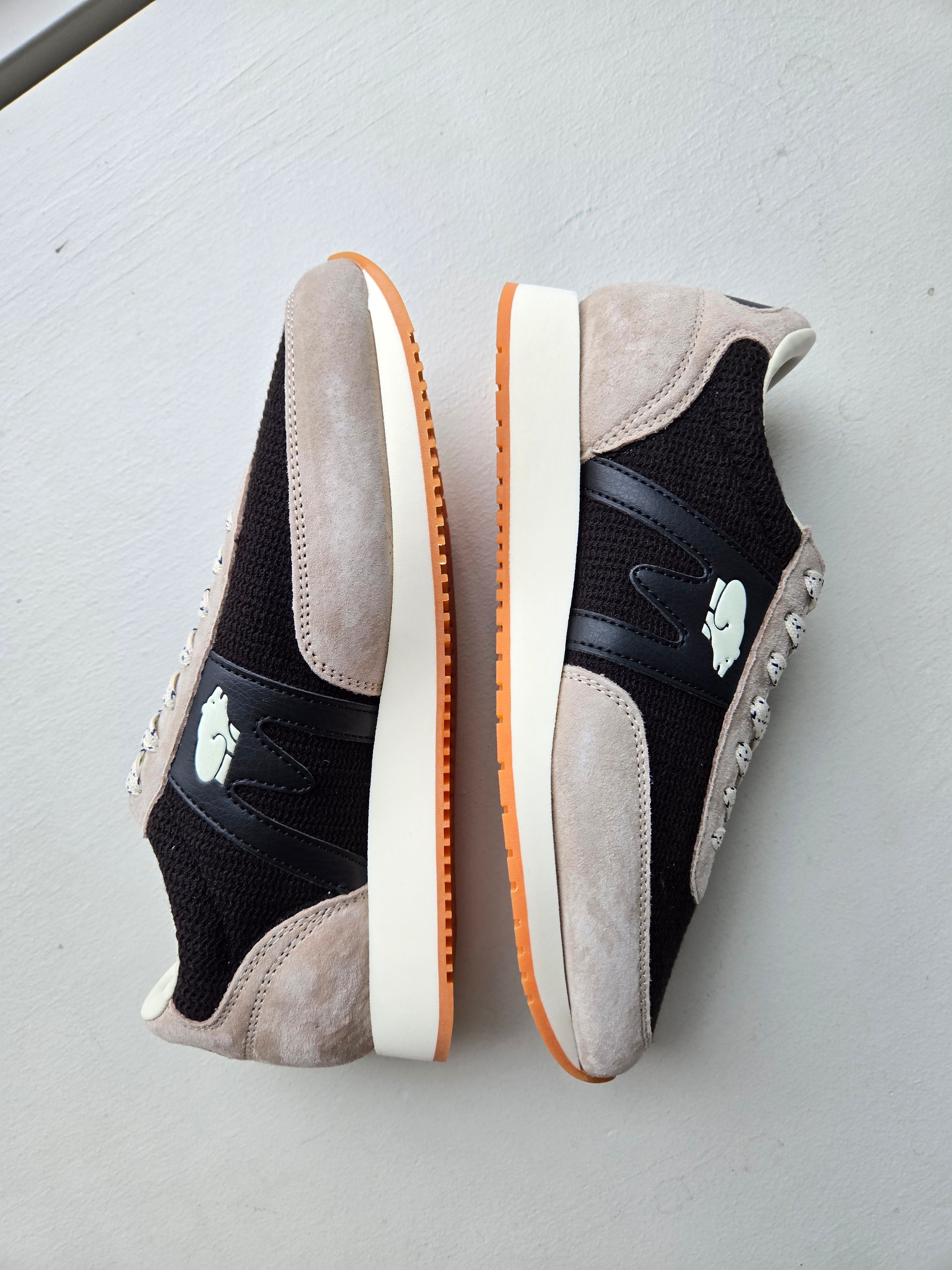 Karhu Albatross 82 Sneaker - Silver Lining/Jet Black