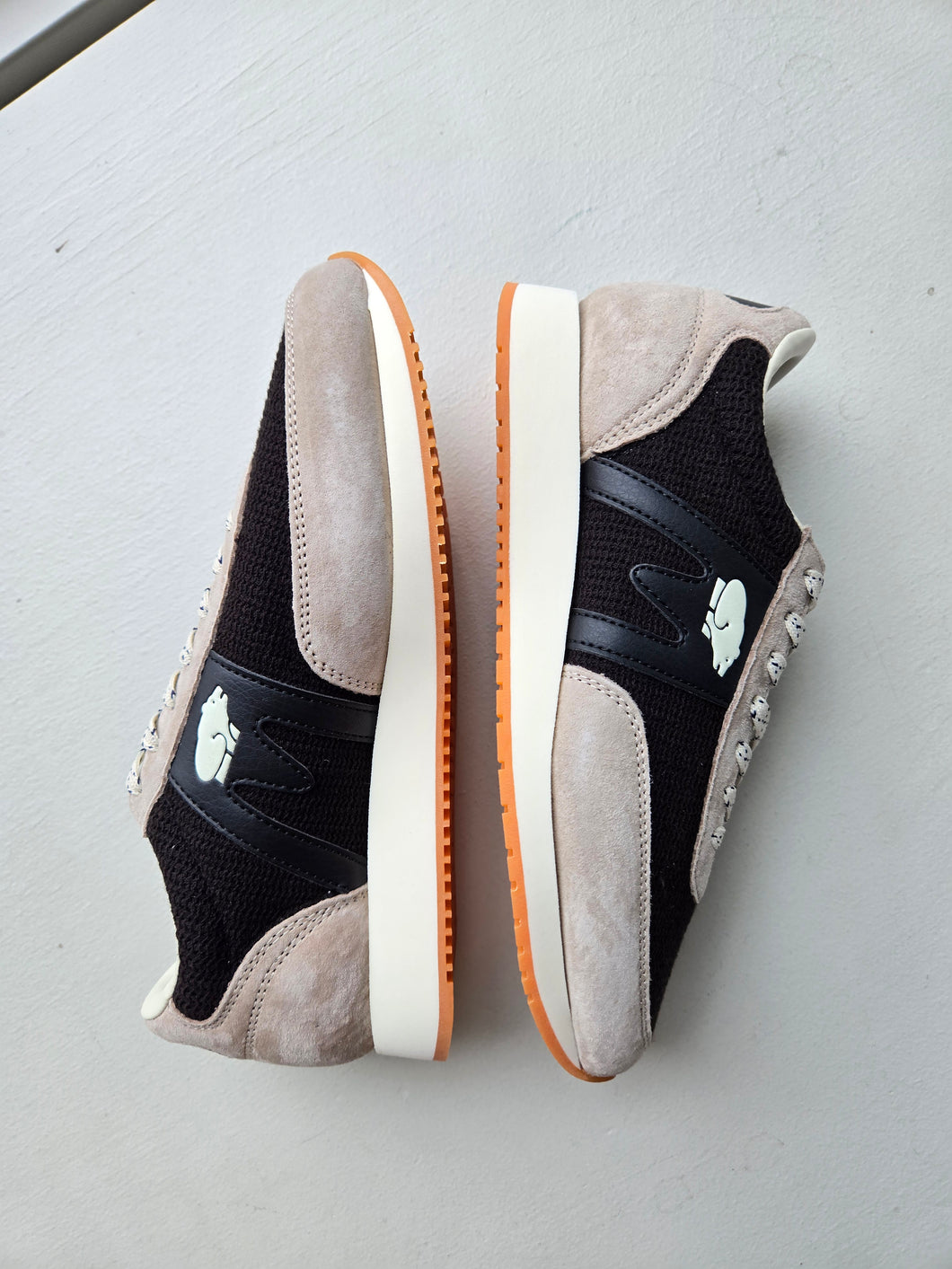 Karhu Albatross 82 Sneaker - Silver Lining/Jet Black