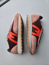 Load image into Gallery viewer, Karhu Albatross Control Sneaker - Cork/Flame
