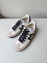 Load image into Gallery viewer, Karhu Mestari Control Sneaker - Silver Lining/Jet Black
