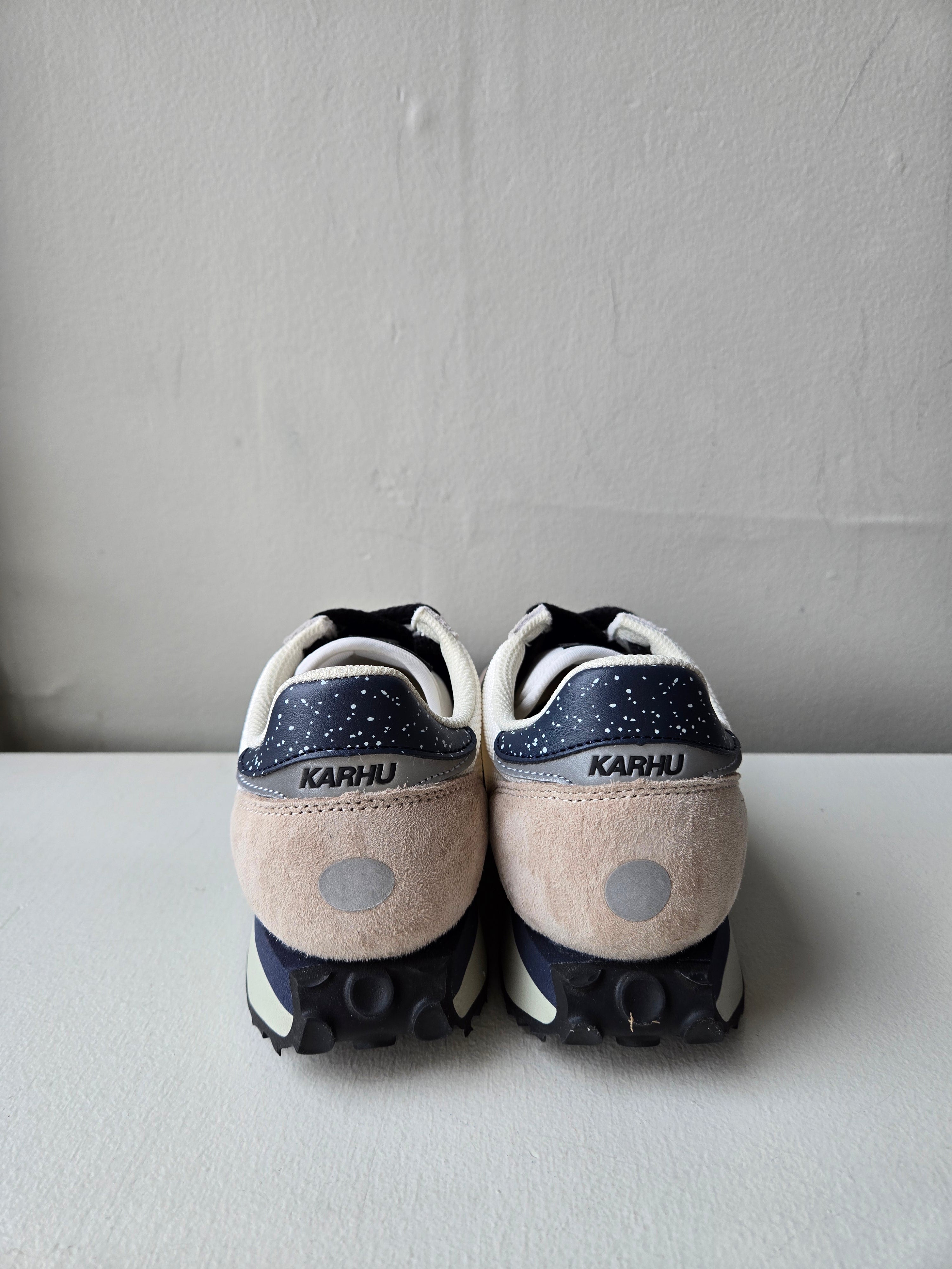 Karhu Mestari Control Sneaker - Silver Lining/Jet Black