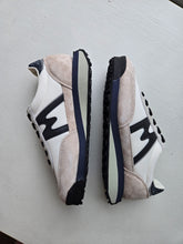 Load image into Gallery viewer, Karhu Mestari Control Sneaker - Silver Lining/Jet Black
