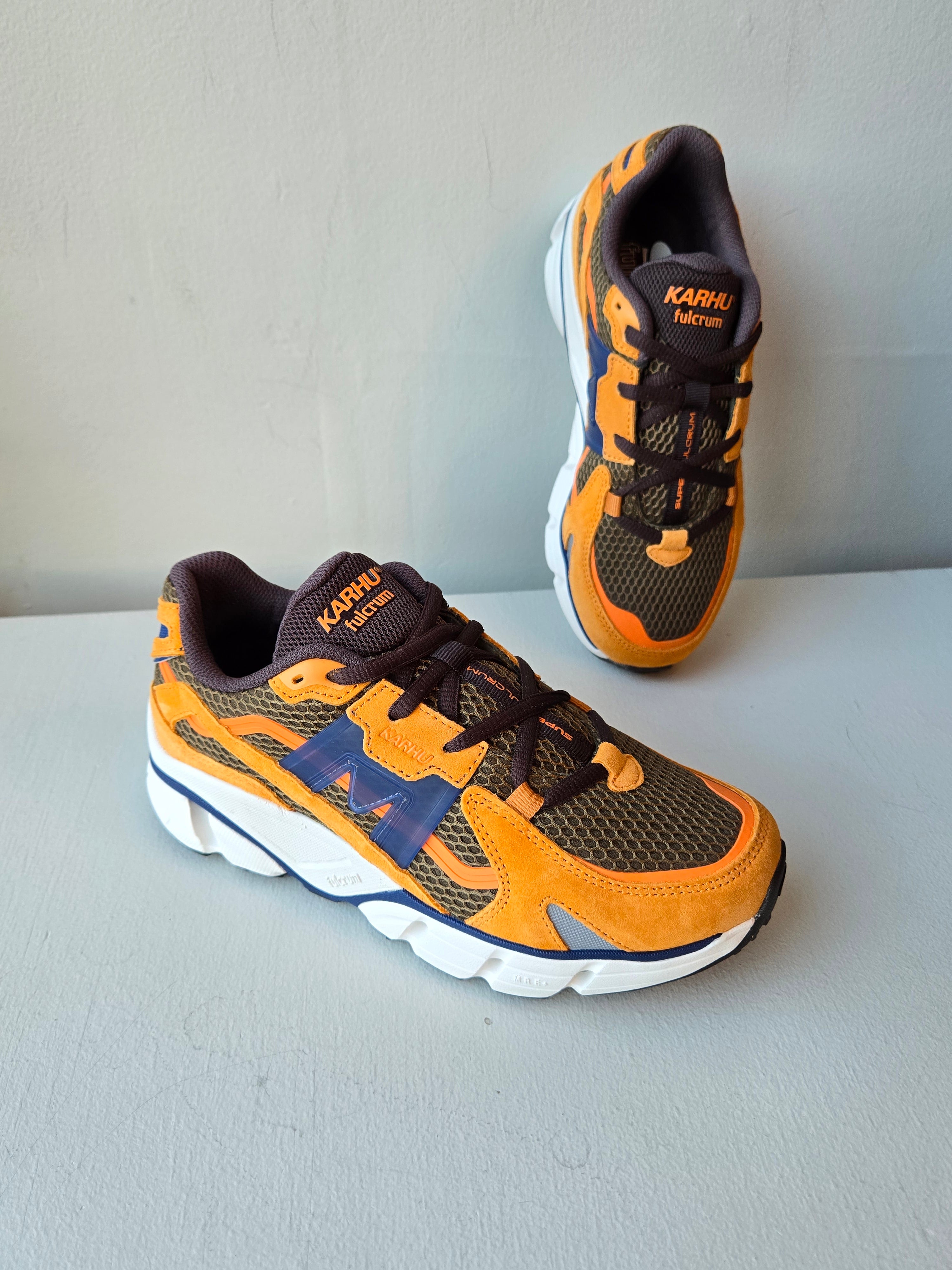 Karhu -Super Fulcrum - Nugget/Navy Peony