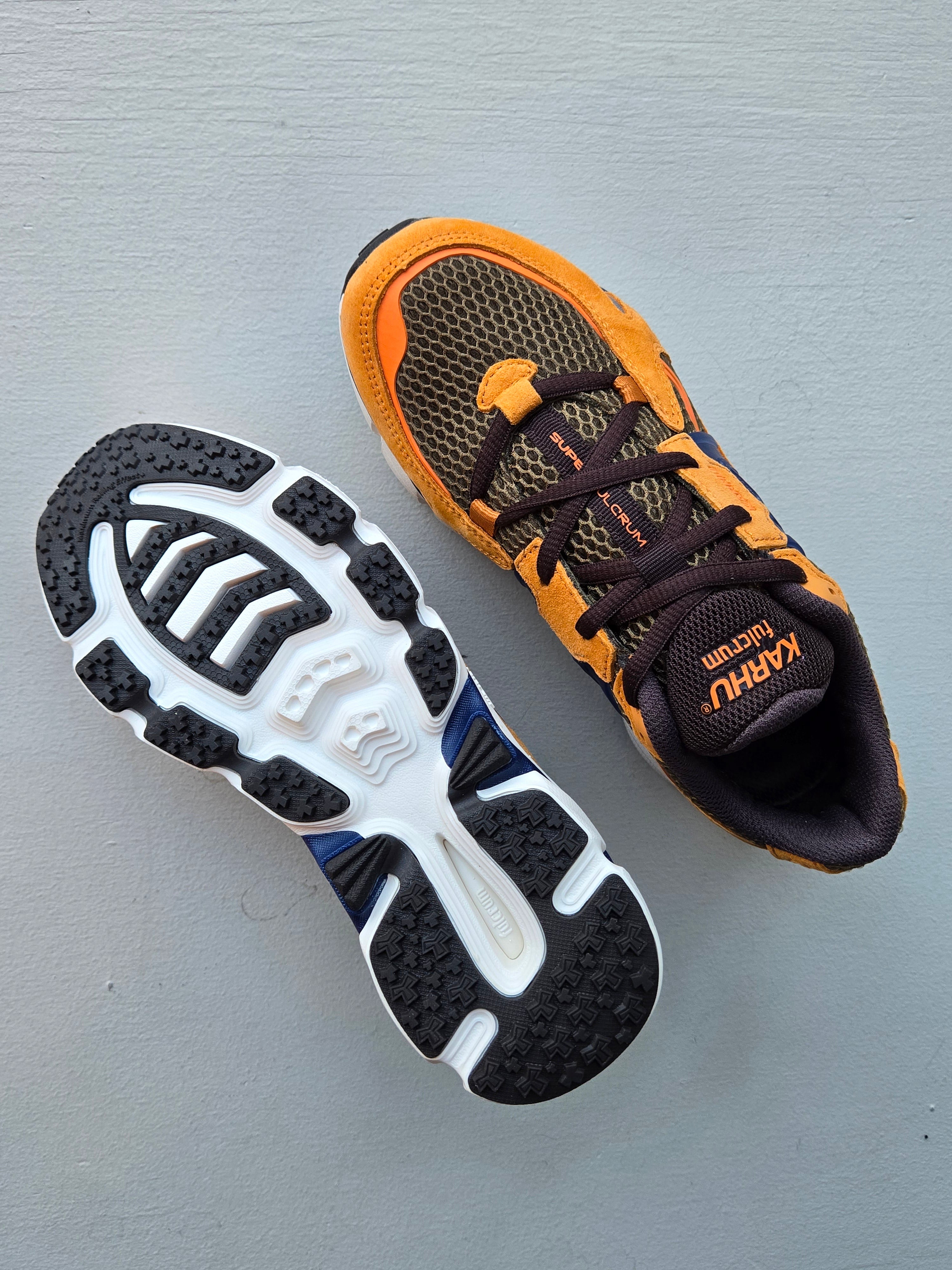 Karhu -Super Fulcrum - Nugget/Navy Peony