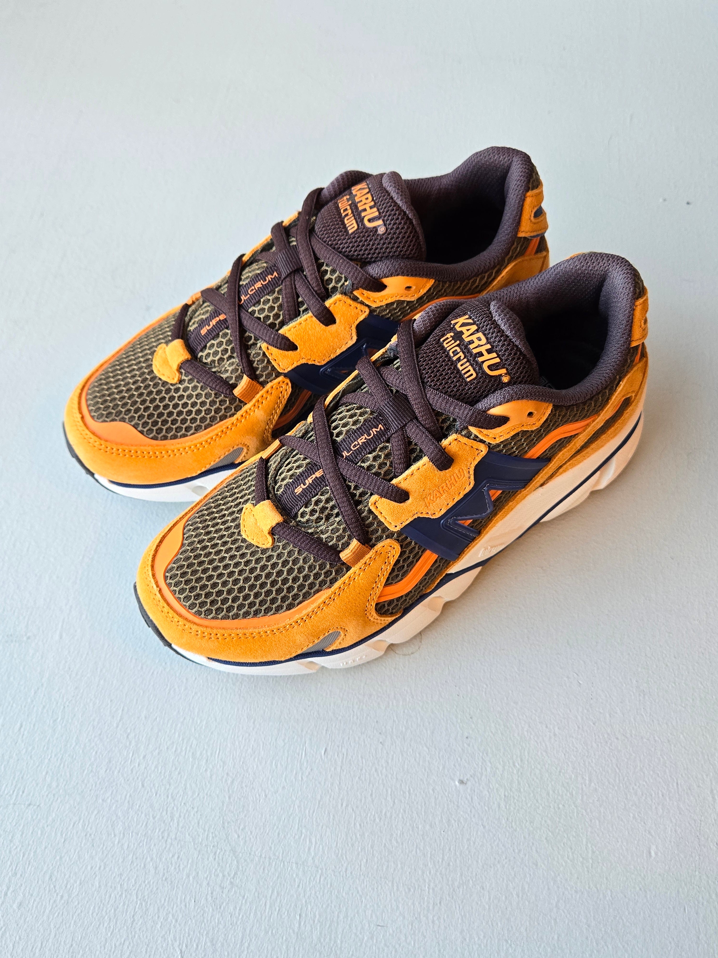 Karhu -Super Fulcrum - Nugget/Navy Peony