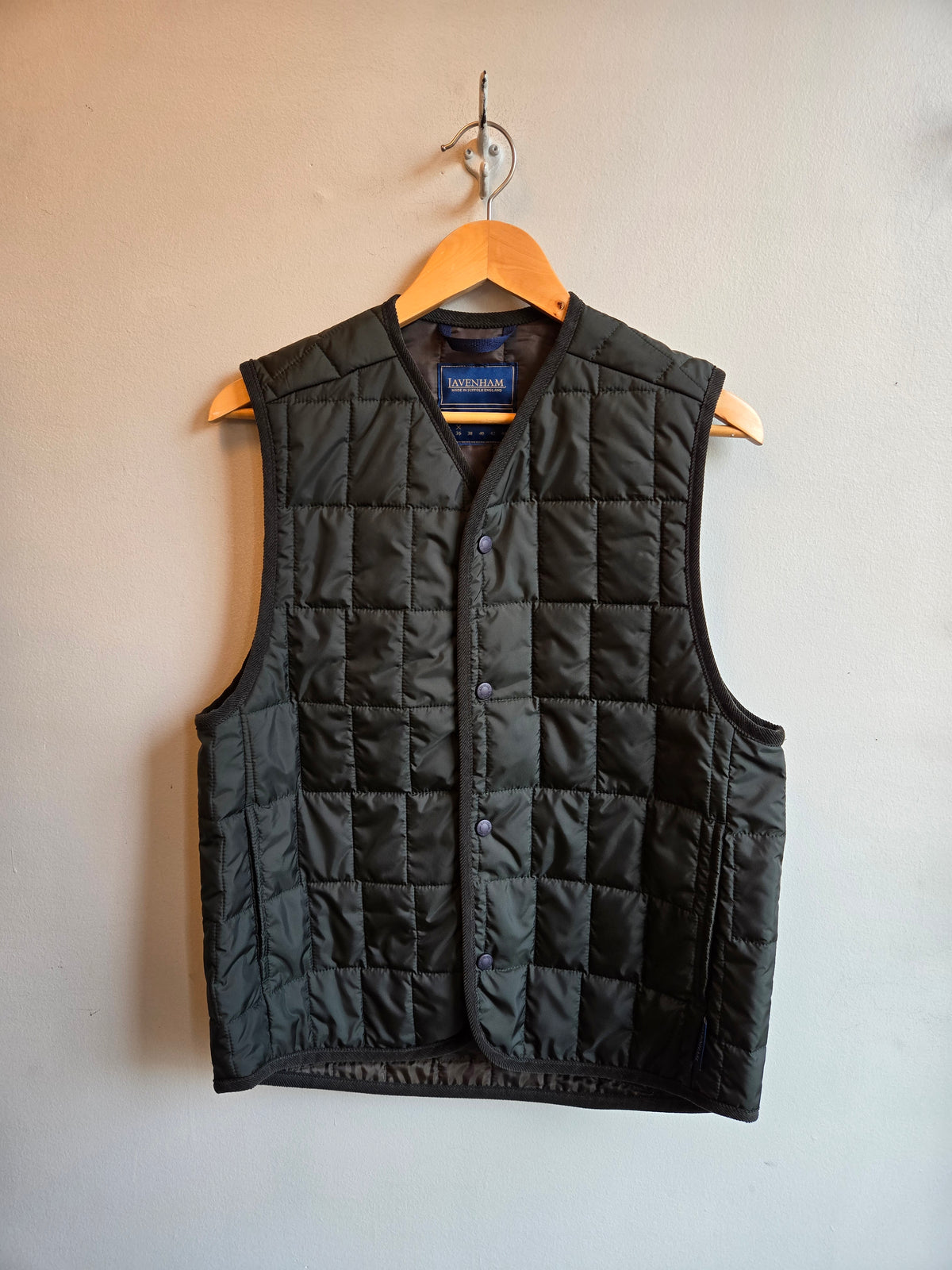 Lavenham Liner Gilet - Rosin Green - front