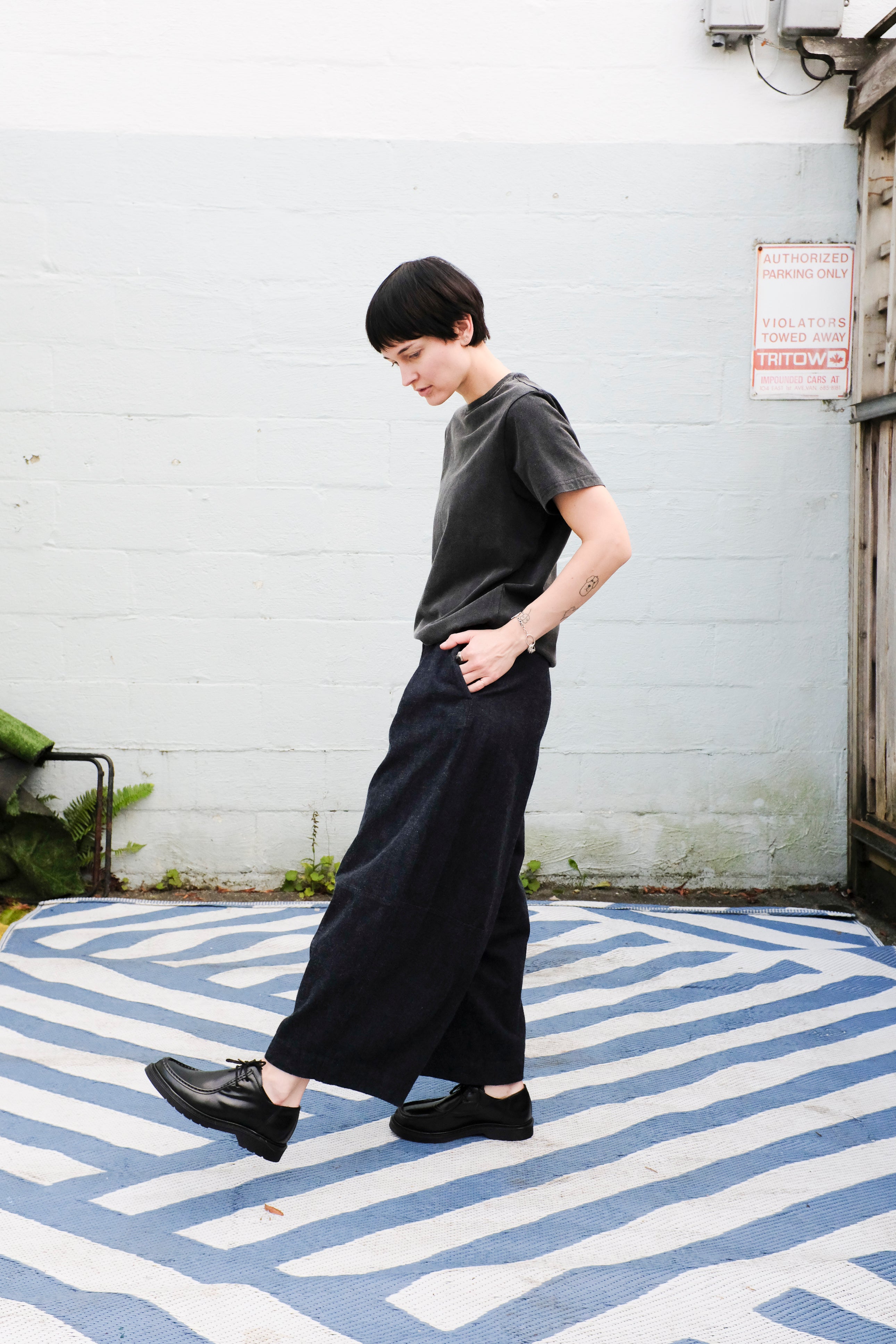 Minimum - Lilou T-Shirt - Black - side