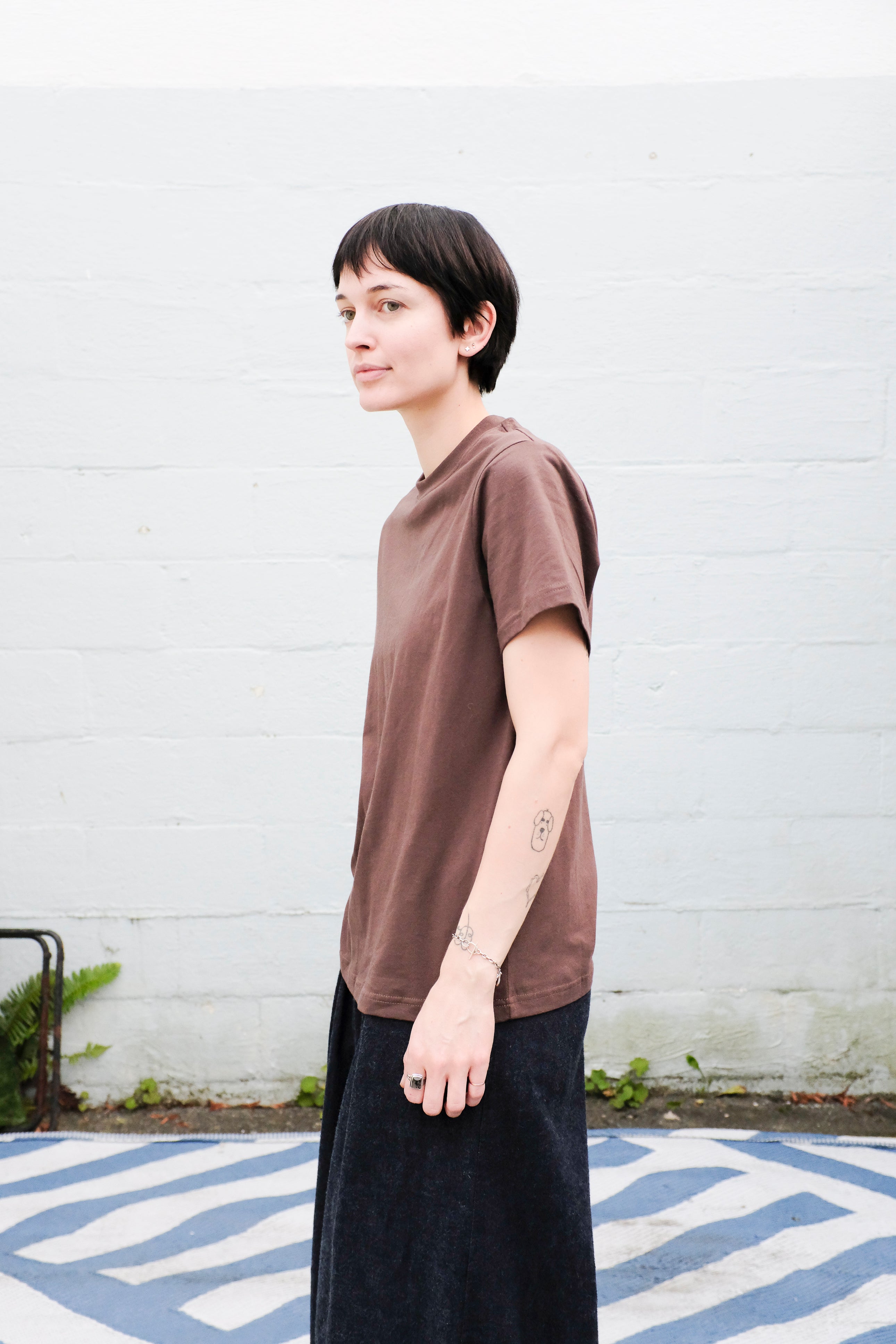 Minimum - Lilou T-Shirt - Hot Fudge - side