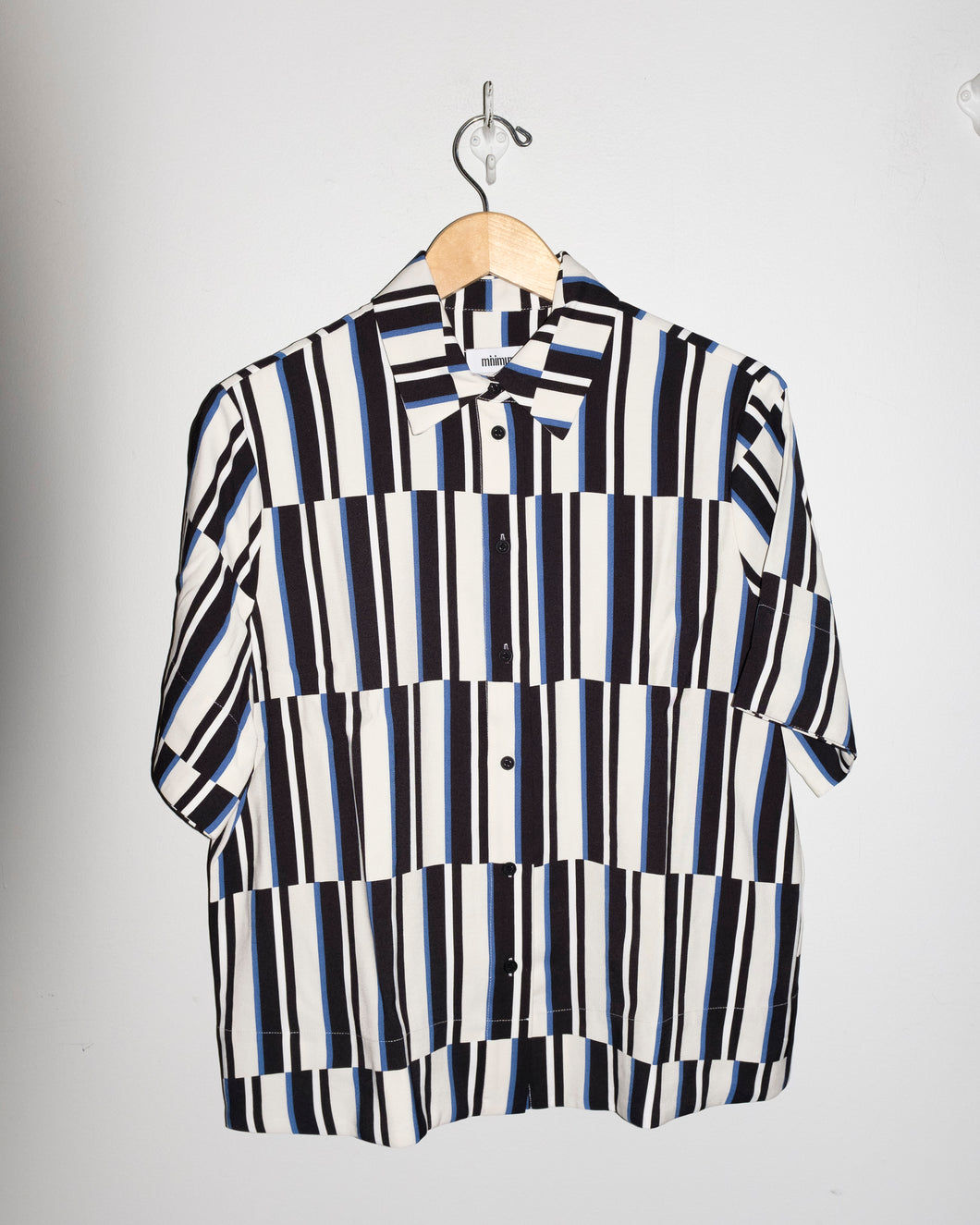 Minimum - Seliana Short Sleeve Shirt - Delft - flat front