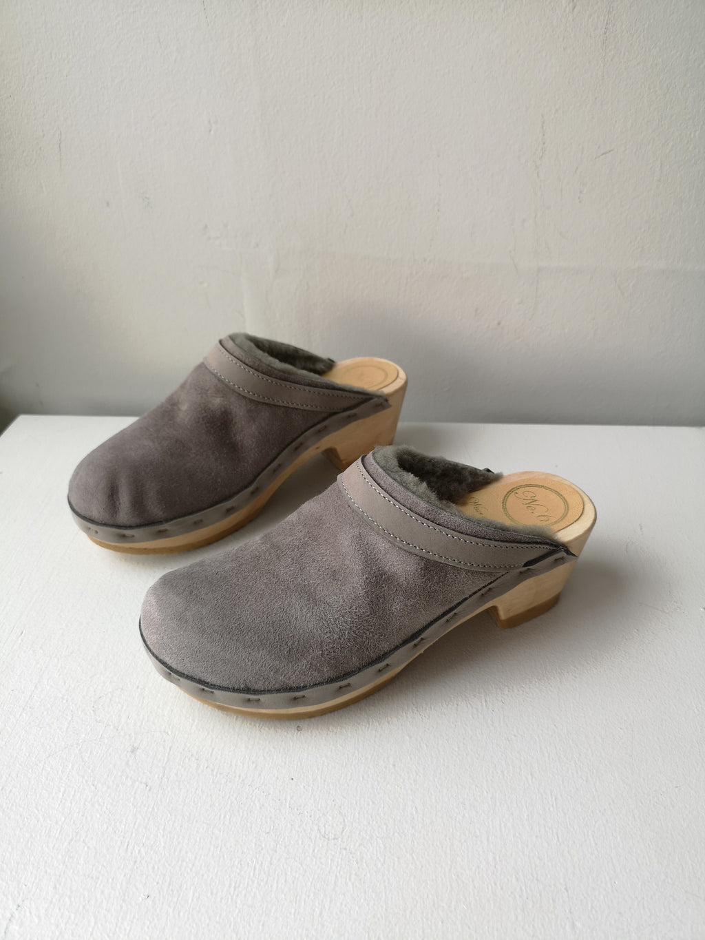 No.6 Dakota Shearling Clog on Mid Heel - Smoke Suede/Cloud
