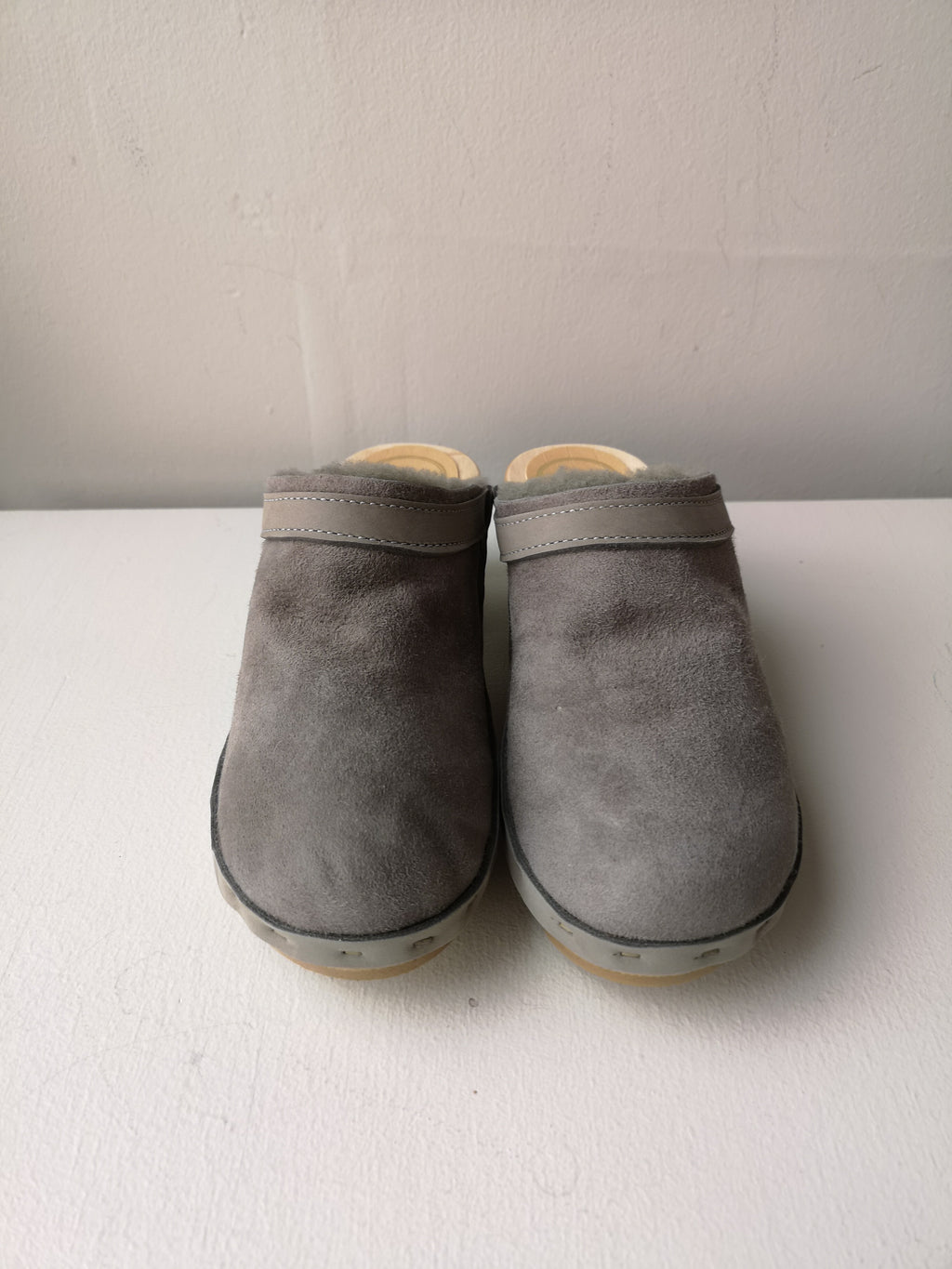 No.6 Dakota Shearling Clog on Mid Heel - Smoke Suede/Cloud