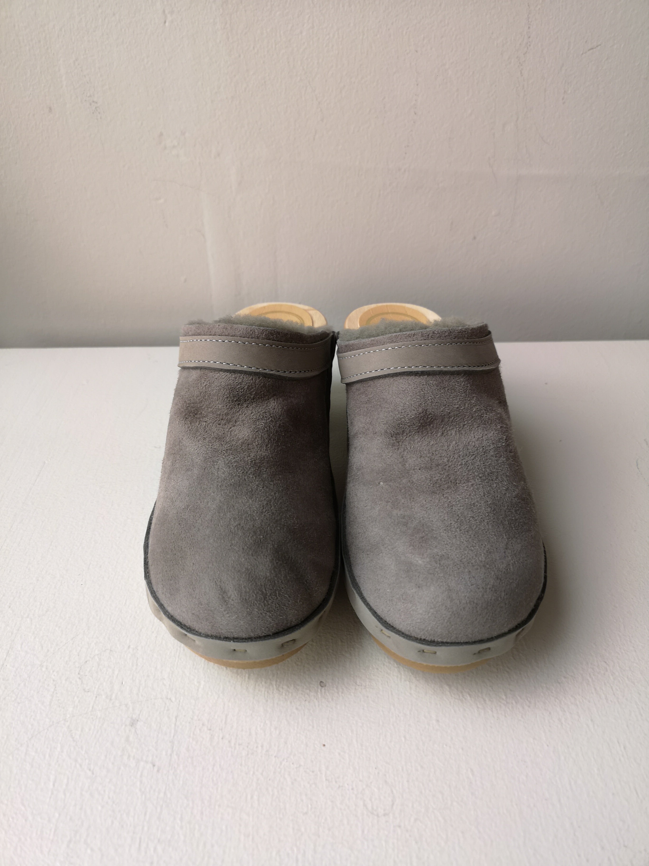 No.6 Dakota Shearling Clog on Mid Heel - Smoke Suede/Cloud