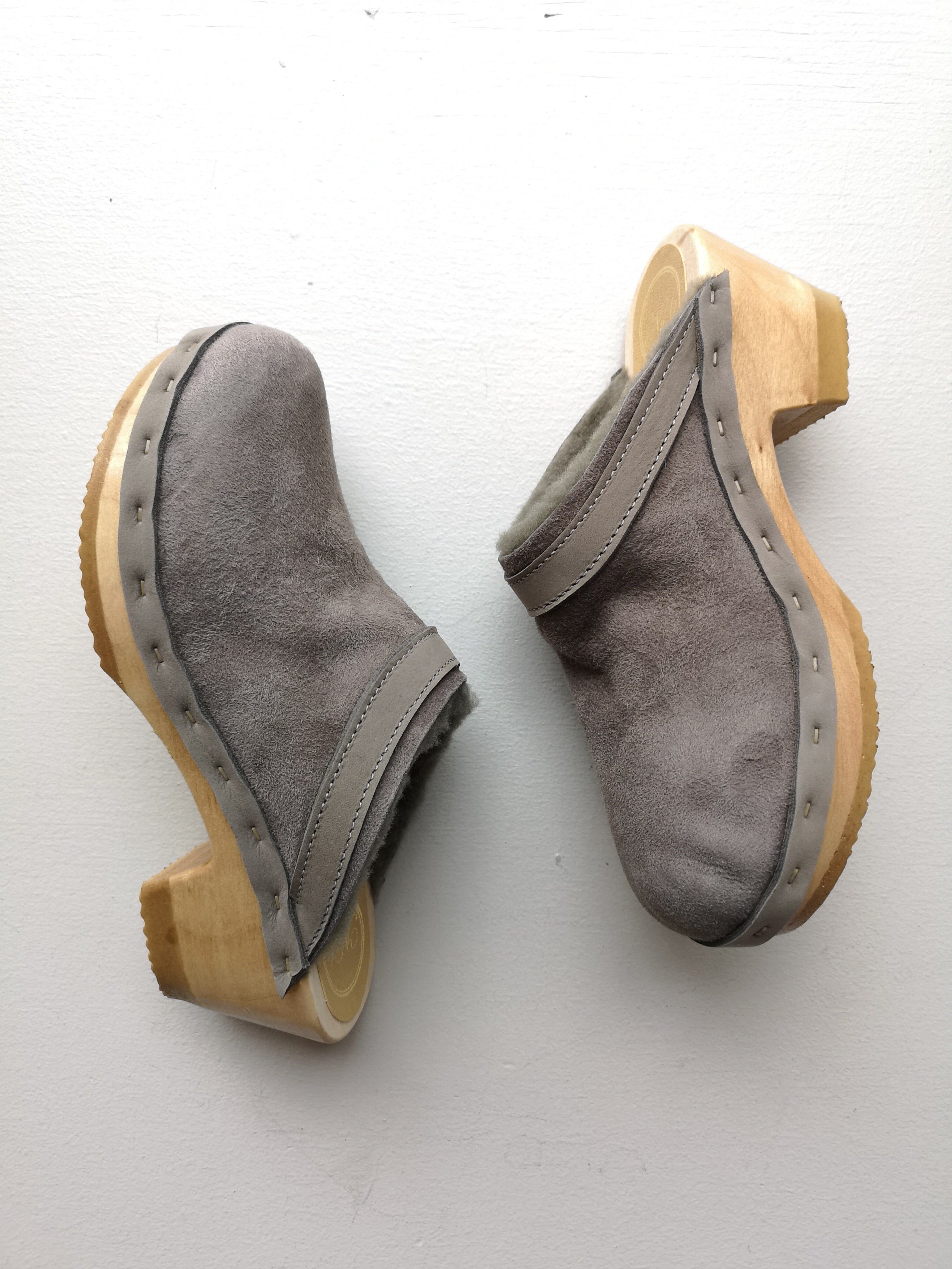 No.6 Dakota Shearling Clog on Mid Heel - Smoke Suede/Cloud