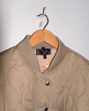 Load image into Gallery viewer, No.6 - Landmark Jacket - Army - flat detail - bomber collar under shearling
