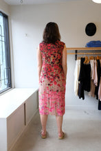 Load image into Gallery viewer, No 6 - Tierney Dress - Rose Floral - back

