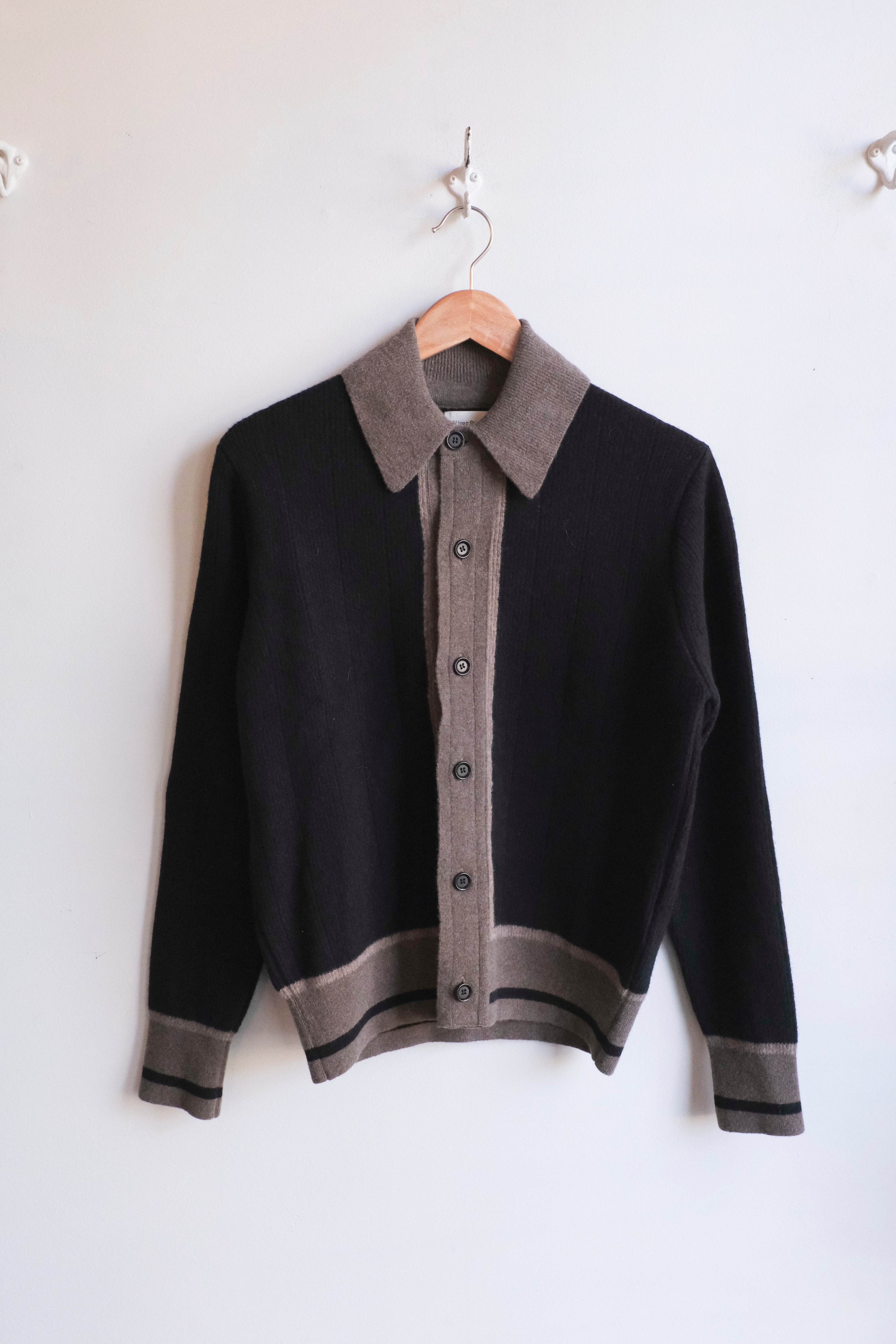 Oliver Spencer - Britten Knitted Cardigan - Black (Colvin)- flat front