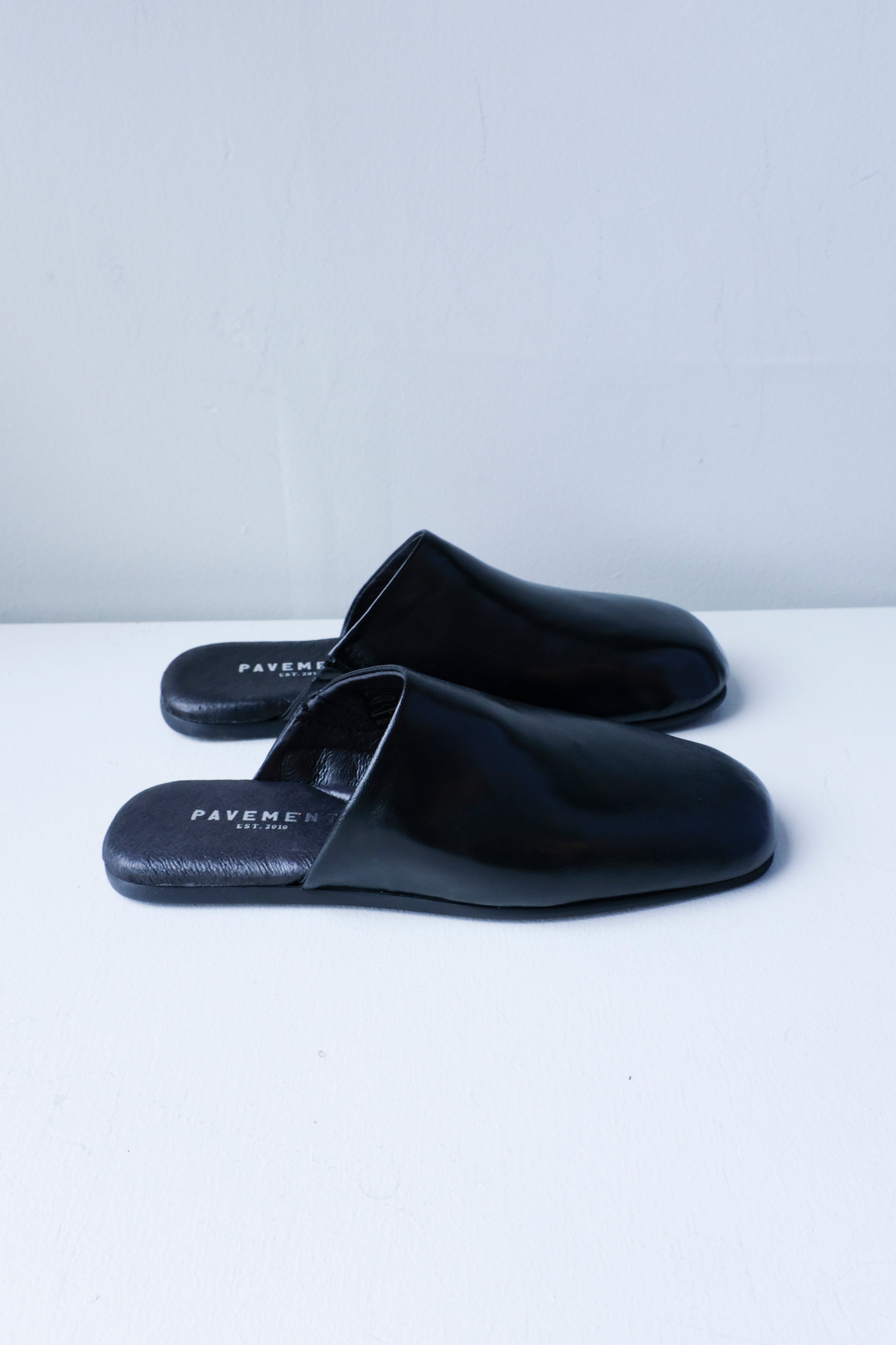 Pavement - Gunilla Mule - Black -side