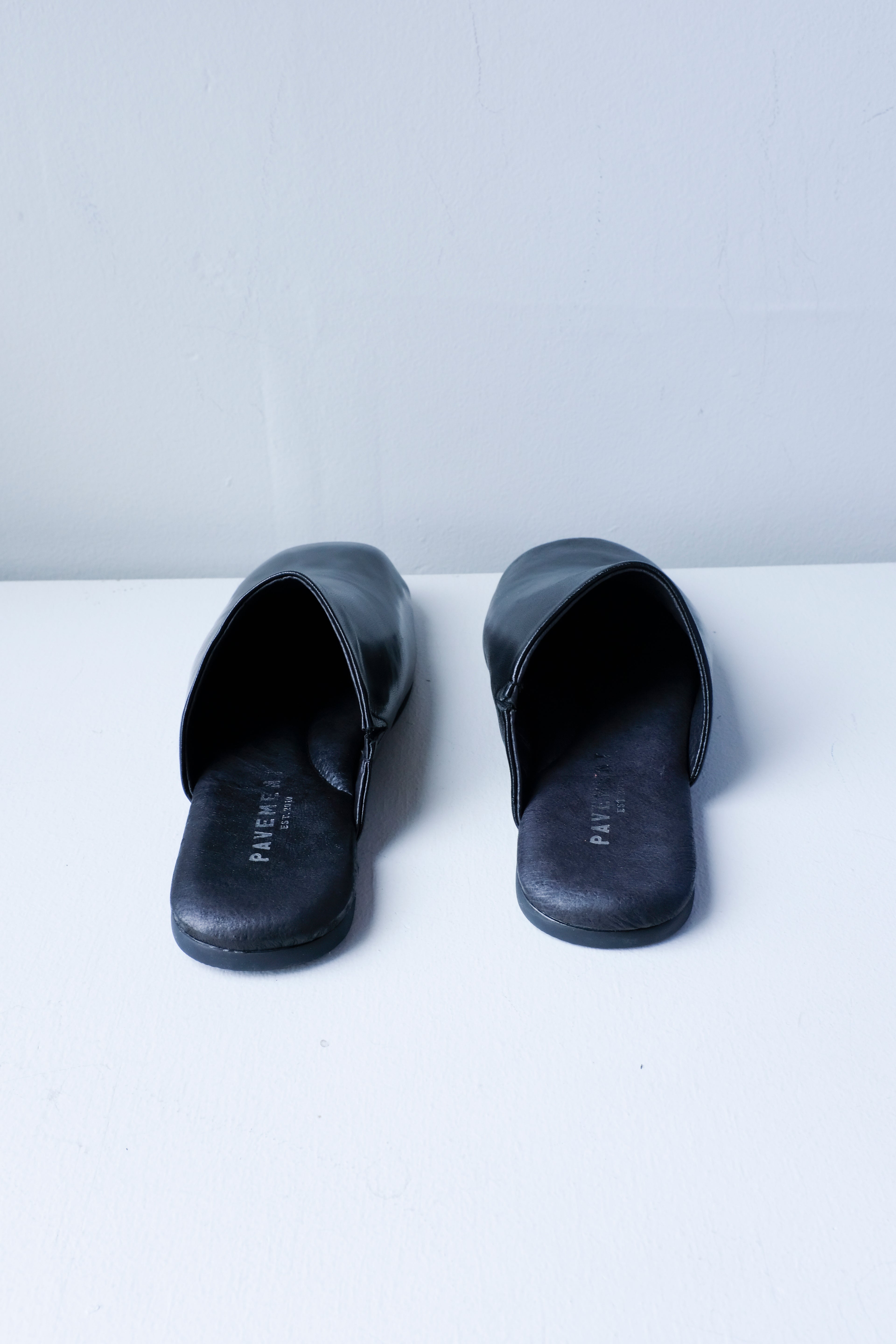 Pavement - Gunilla Mule - Black -back