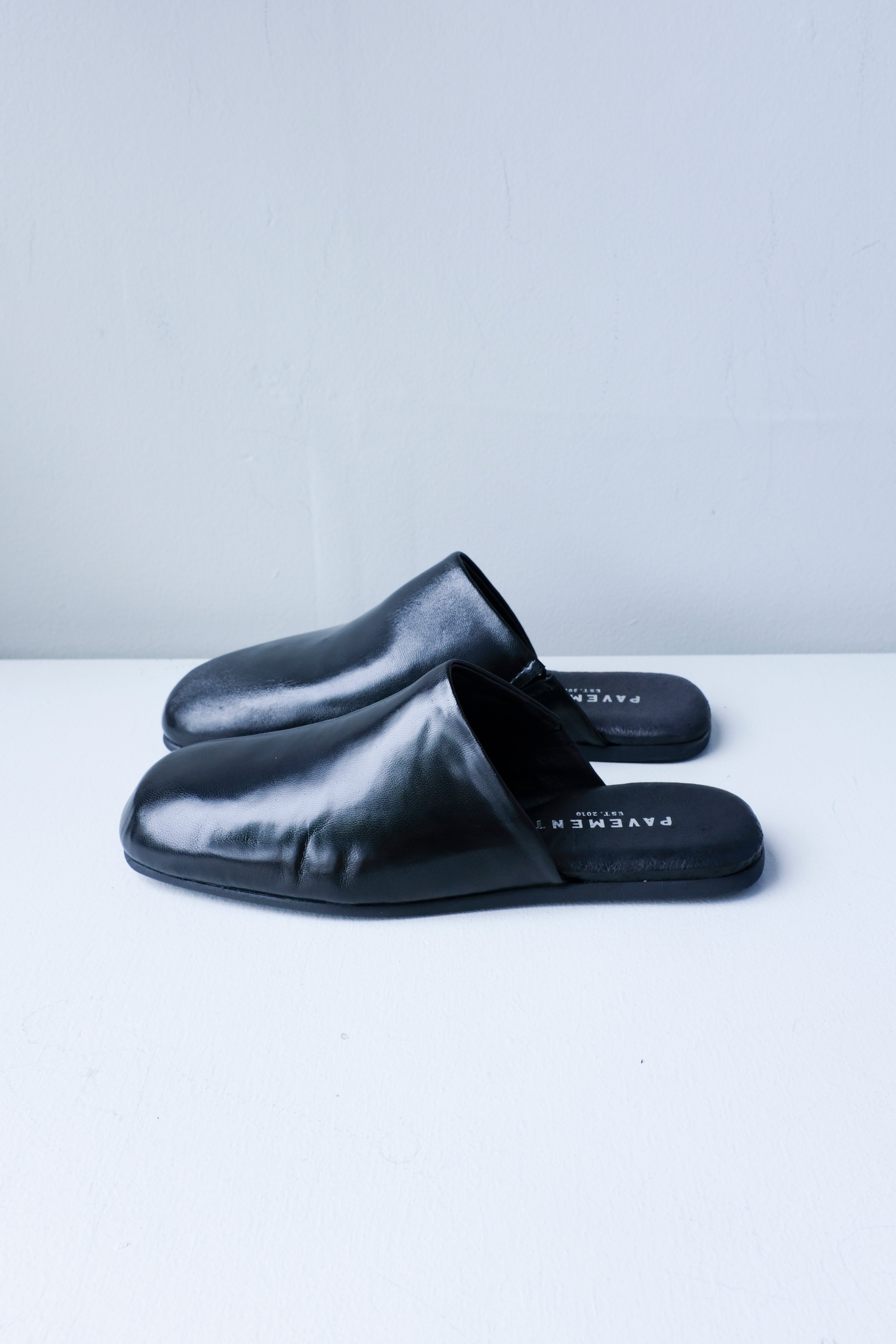 Pavement - Gunilla Mule - Black -side