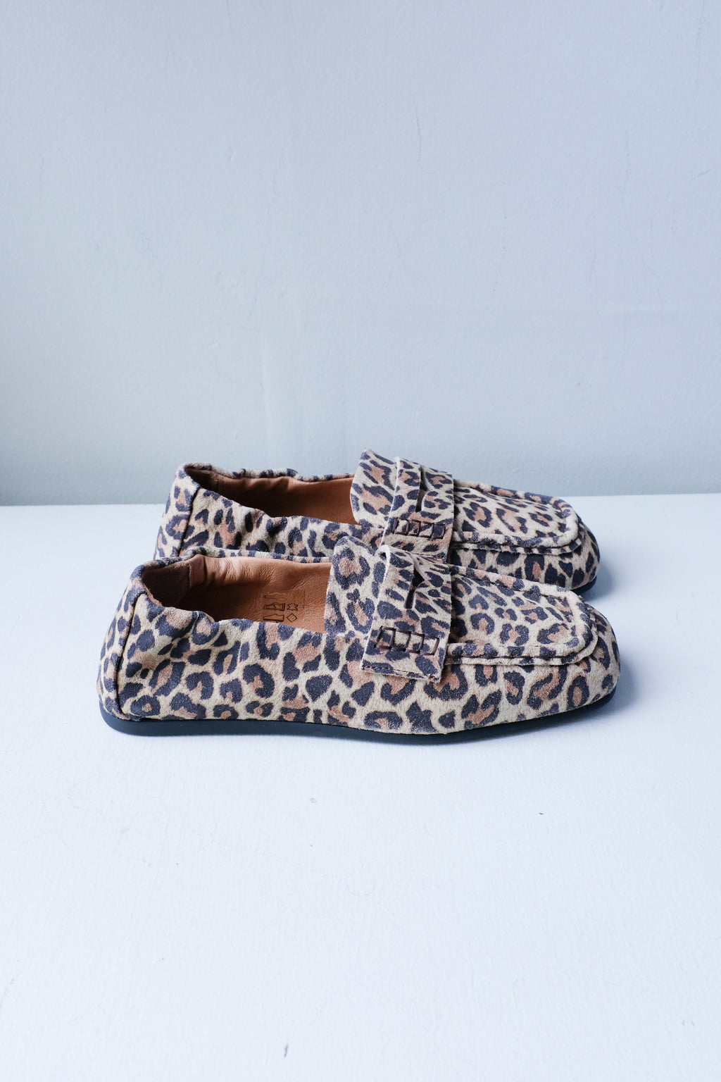 Pavement - Helios Loafer - Leopard Suede -side