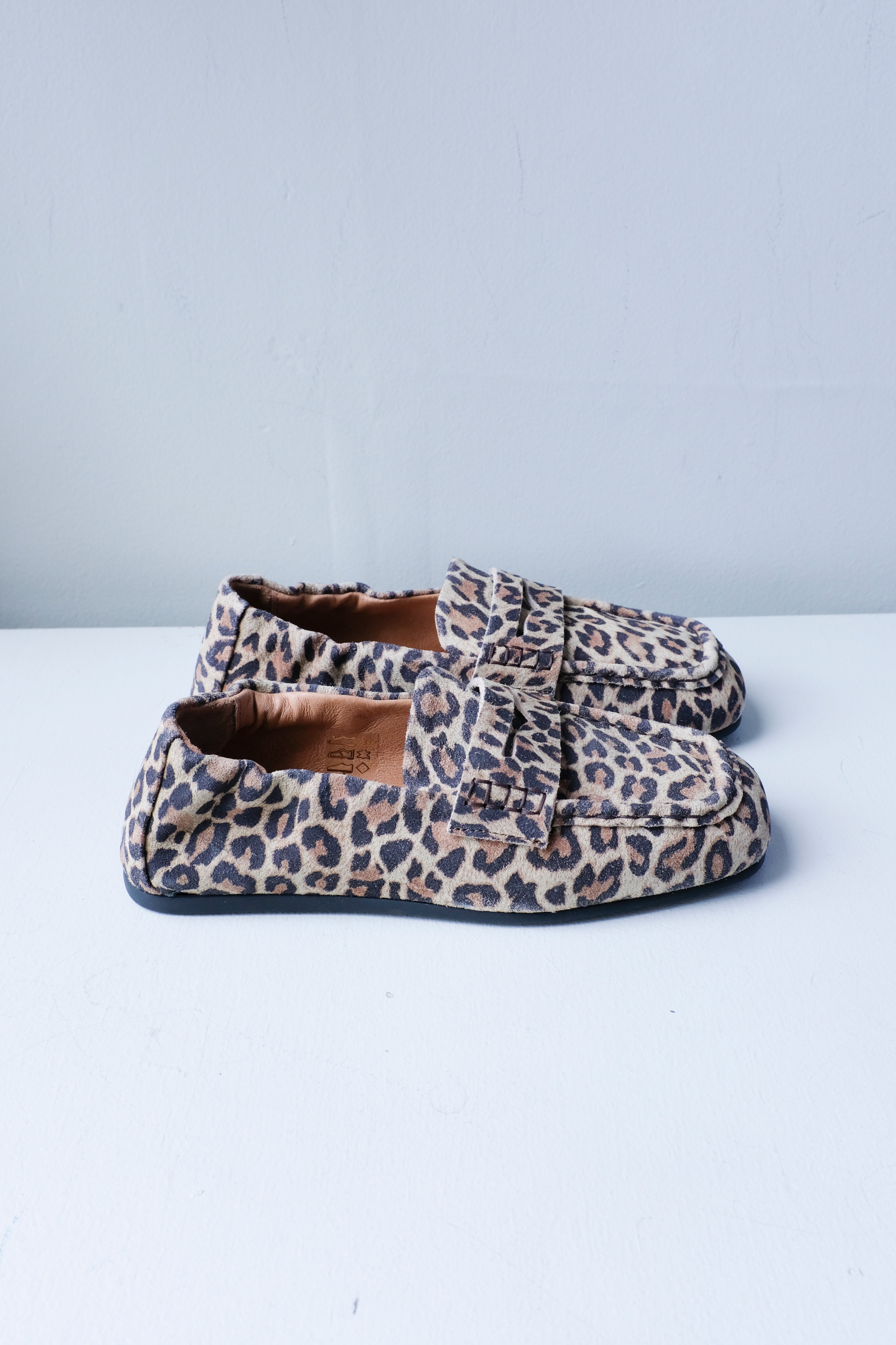 Pavement - Helios Loafer - Leopard Suede -side