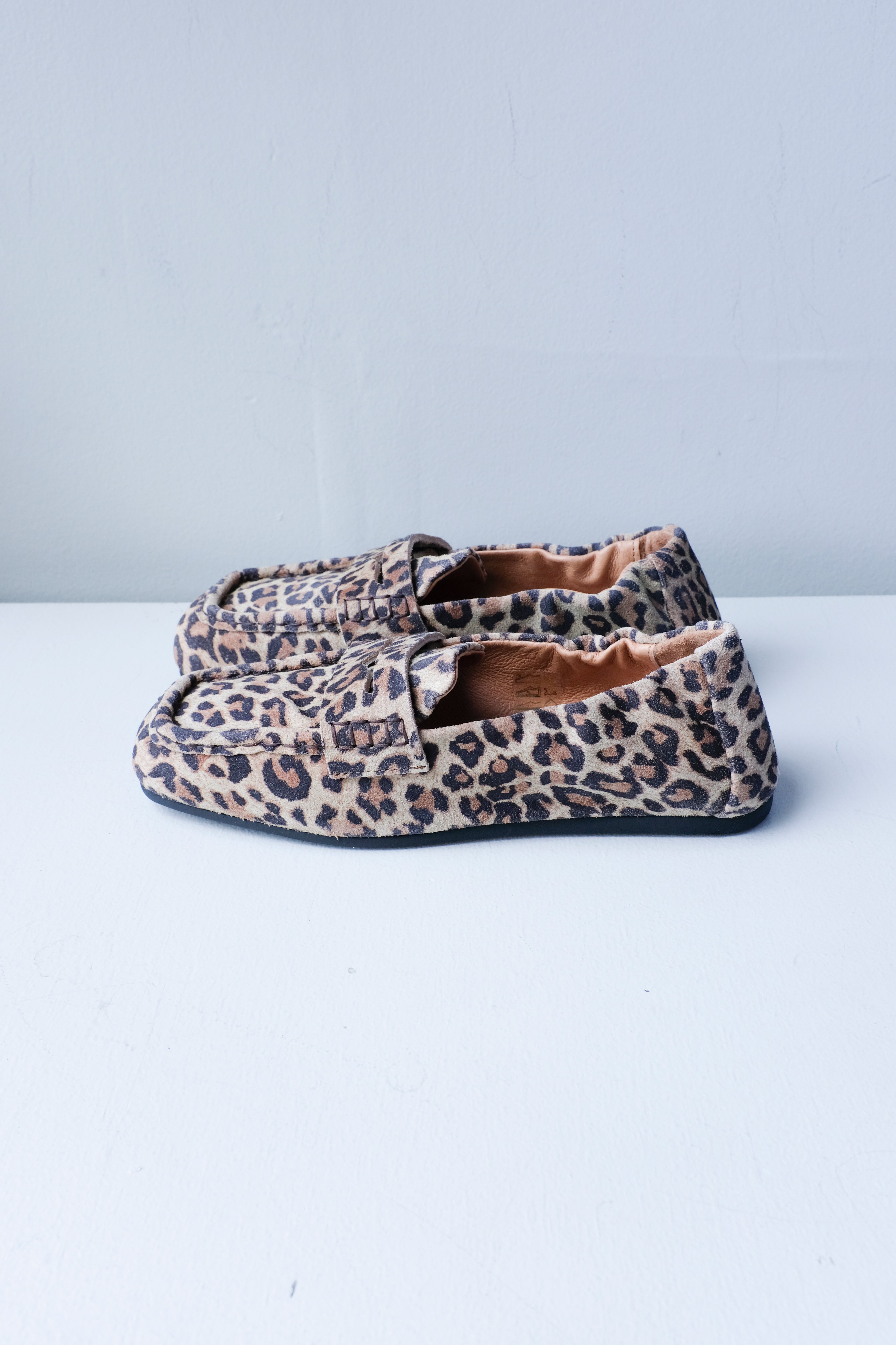 Pavement - Helios Loafer - Leopard Suede -side