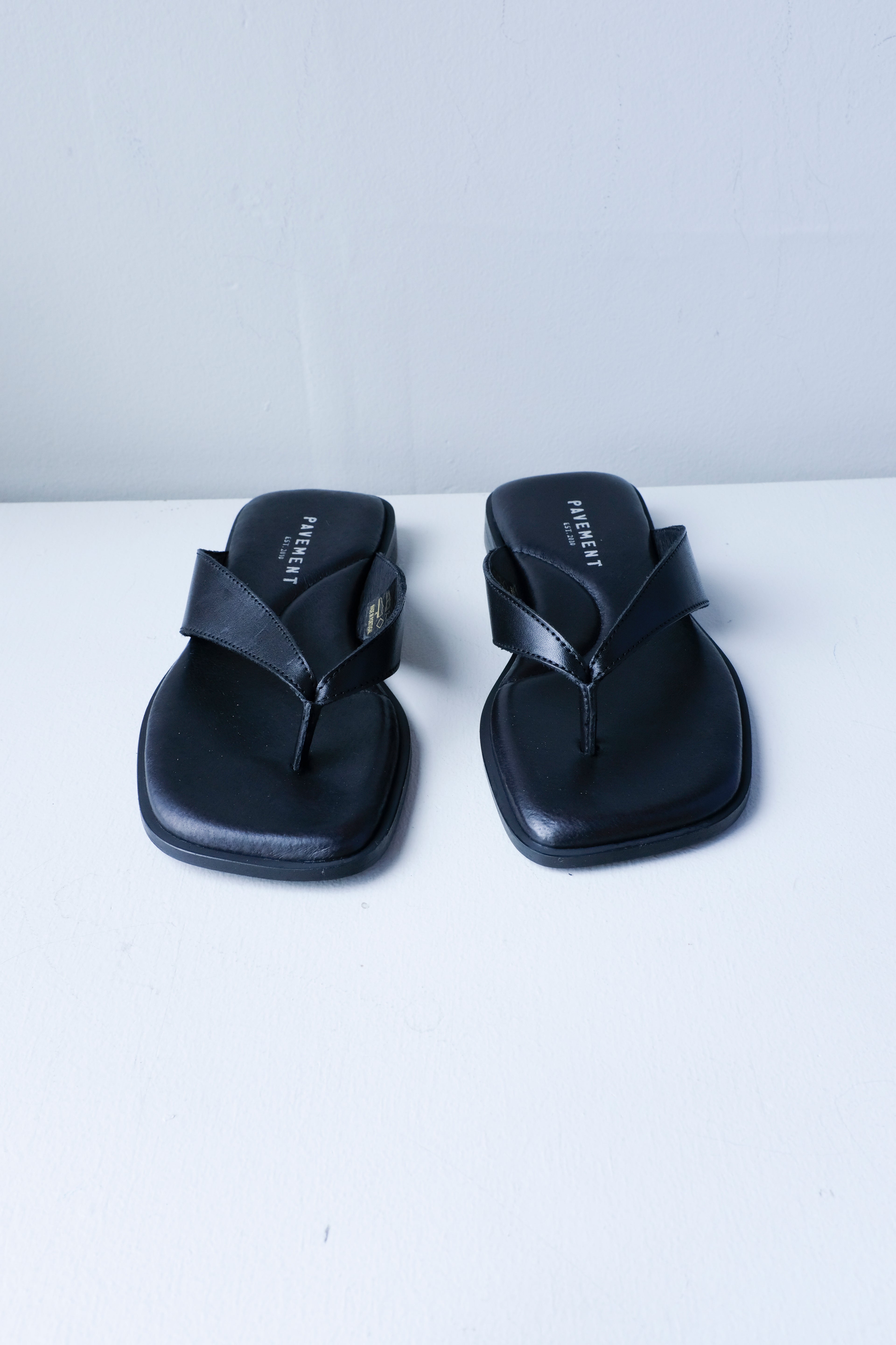 Pavement - Lina T-Bar Sandal - Black -front