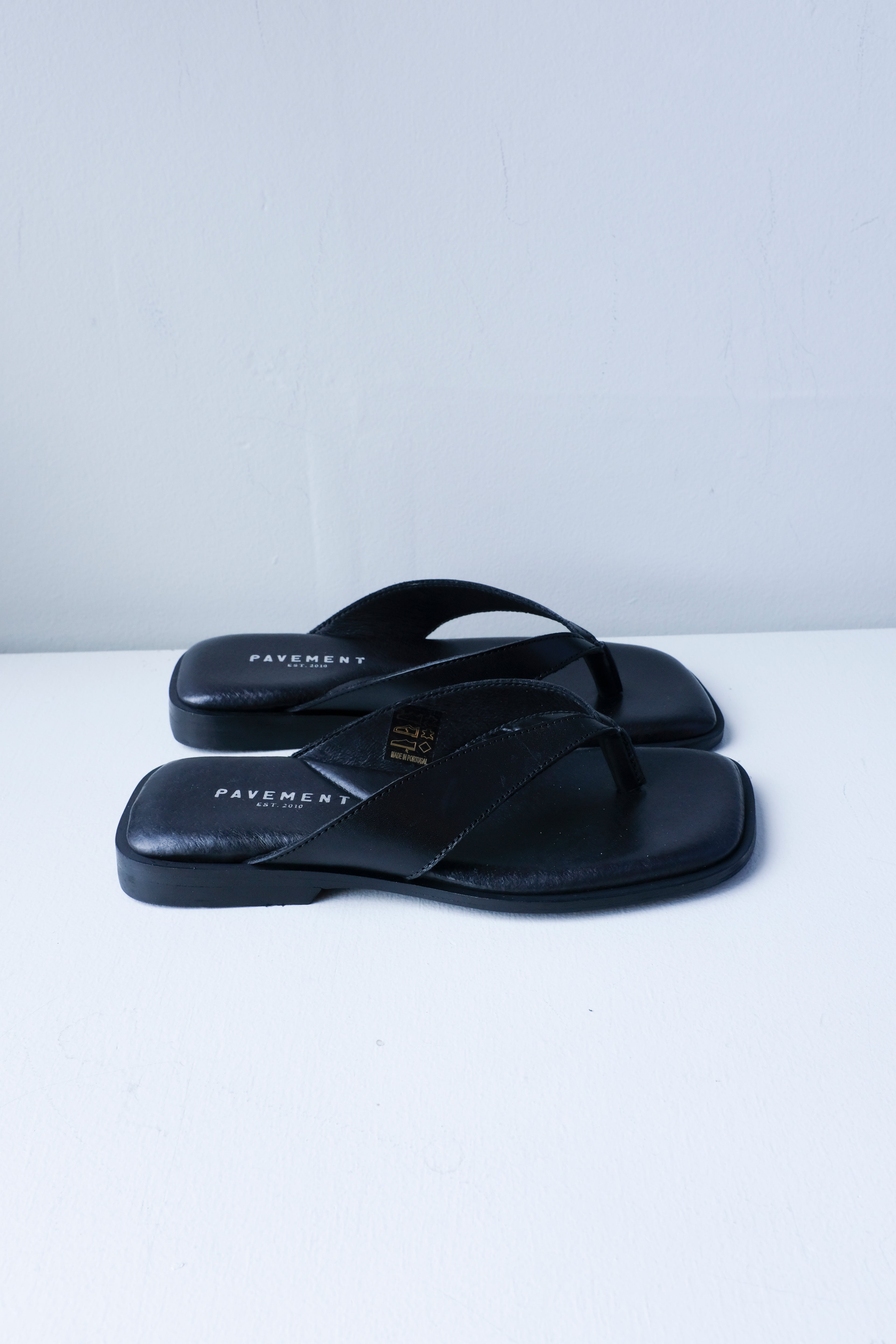 Pavement - Lina T-Bar Sandal - Black -side