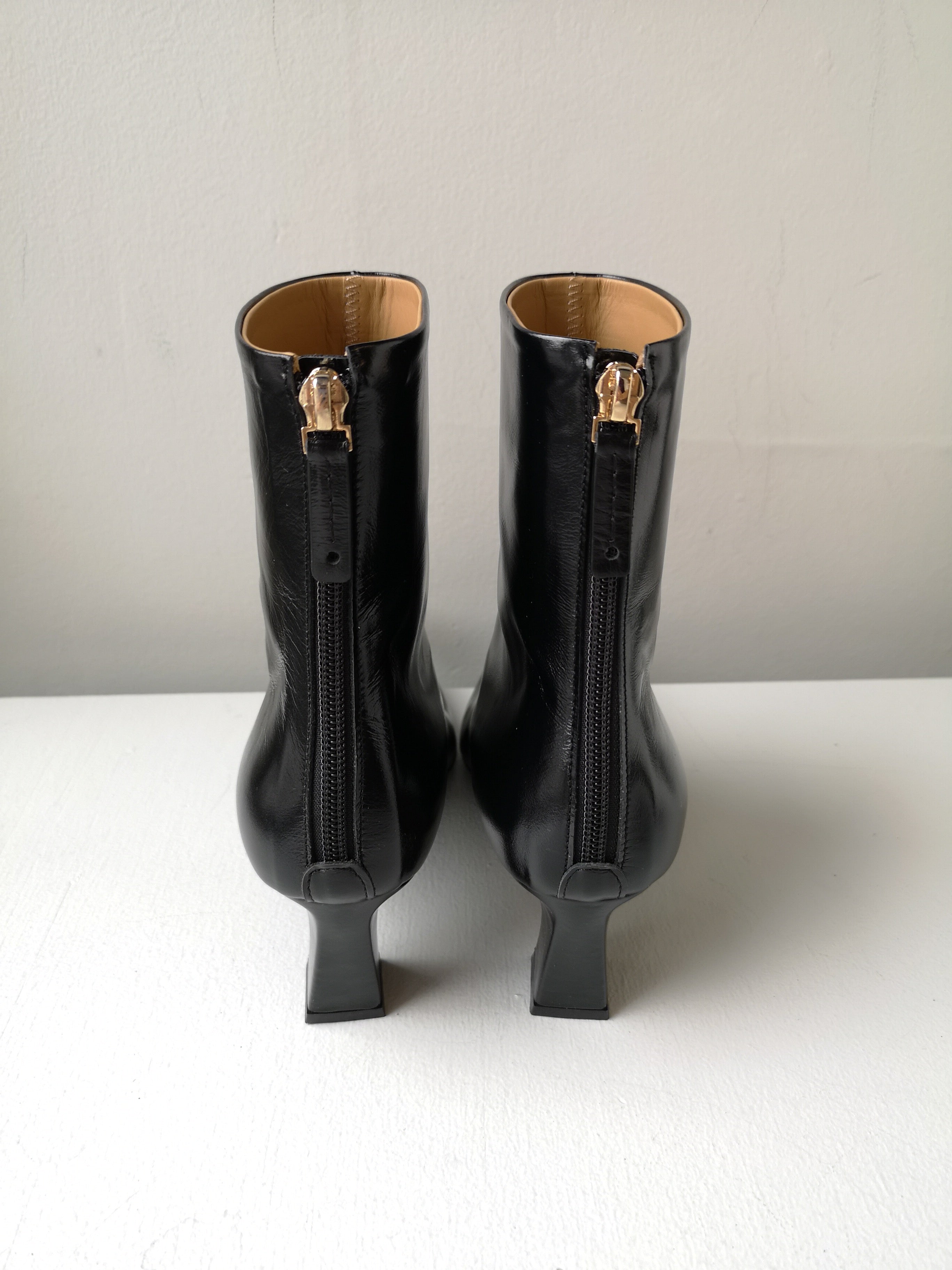 Reike Nen - Slim Lined Ankle Boots - Black