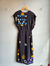 Load image into Gallery viewer, Simple Dress - Print I (Black Floral)
