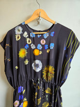 Load image into Gallery viewer, Simple Dress - Print I (Black Floral)
