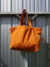 Load image into Gallery viewer, Samsoe Samsoe - Lara Shopper - Russet Orange - back
