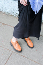 Load image into Gallery viewer, Gill Loafers - Tan

