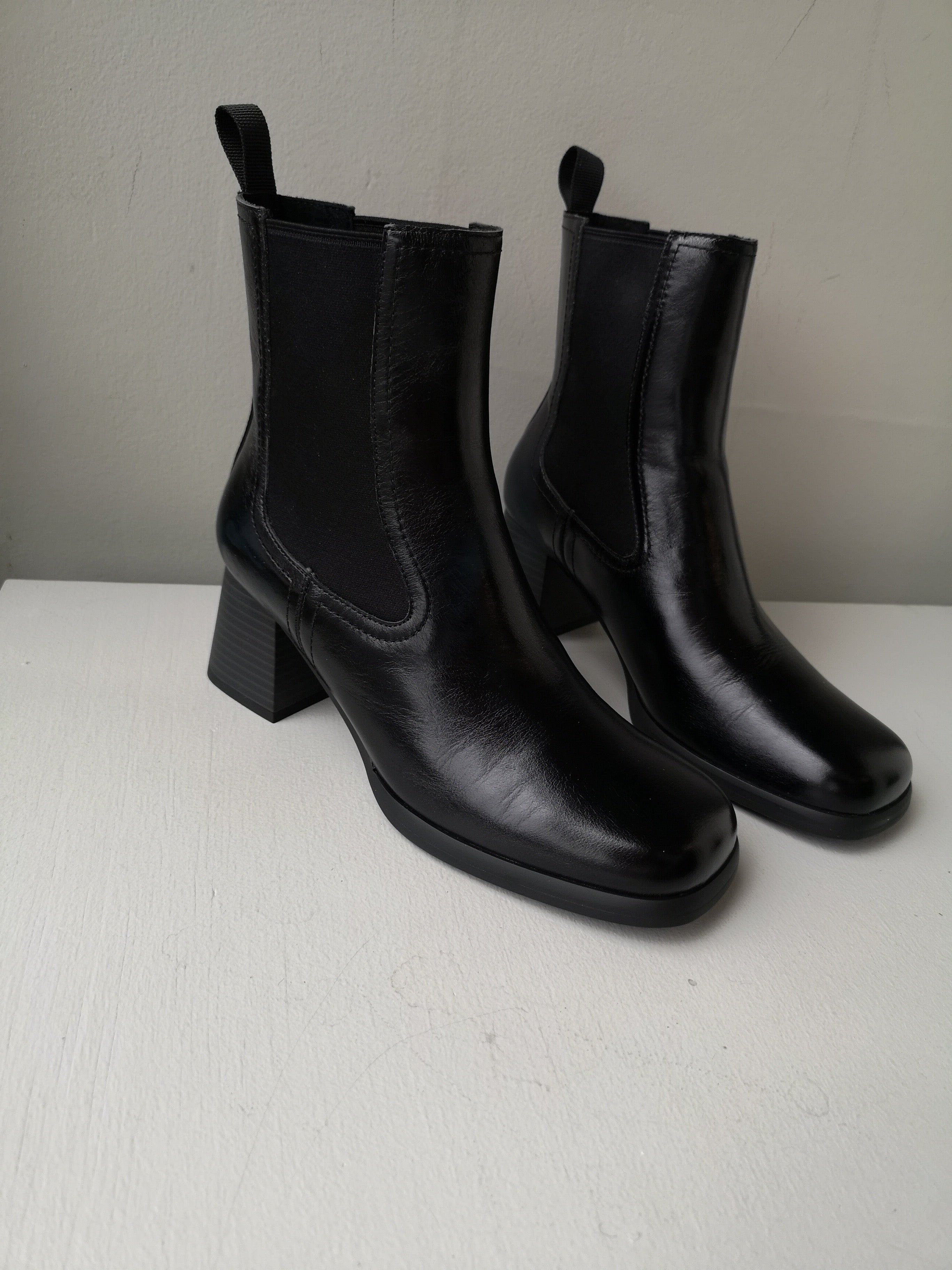 Lila Chelsea Leather Boot Black Eugene Choo