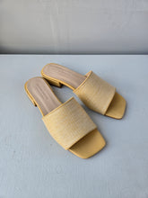 Load image into Gallery viewer, Sister x Soeur - Bobby Sandal - Natural Raffia
